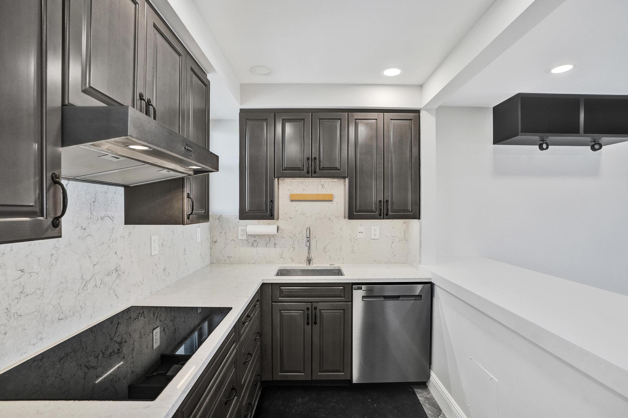 BREAKWATER TOWERS CO-OP - Residential