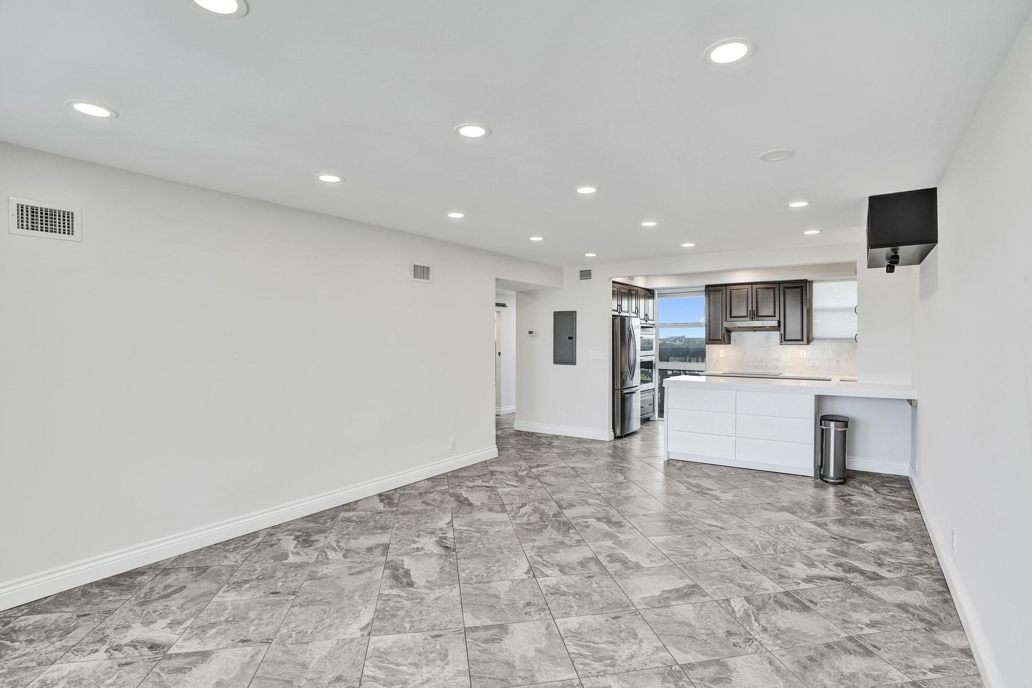 BREAKWATER TOWERS CO-OP - Residential