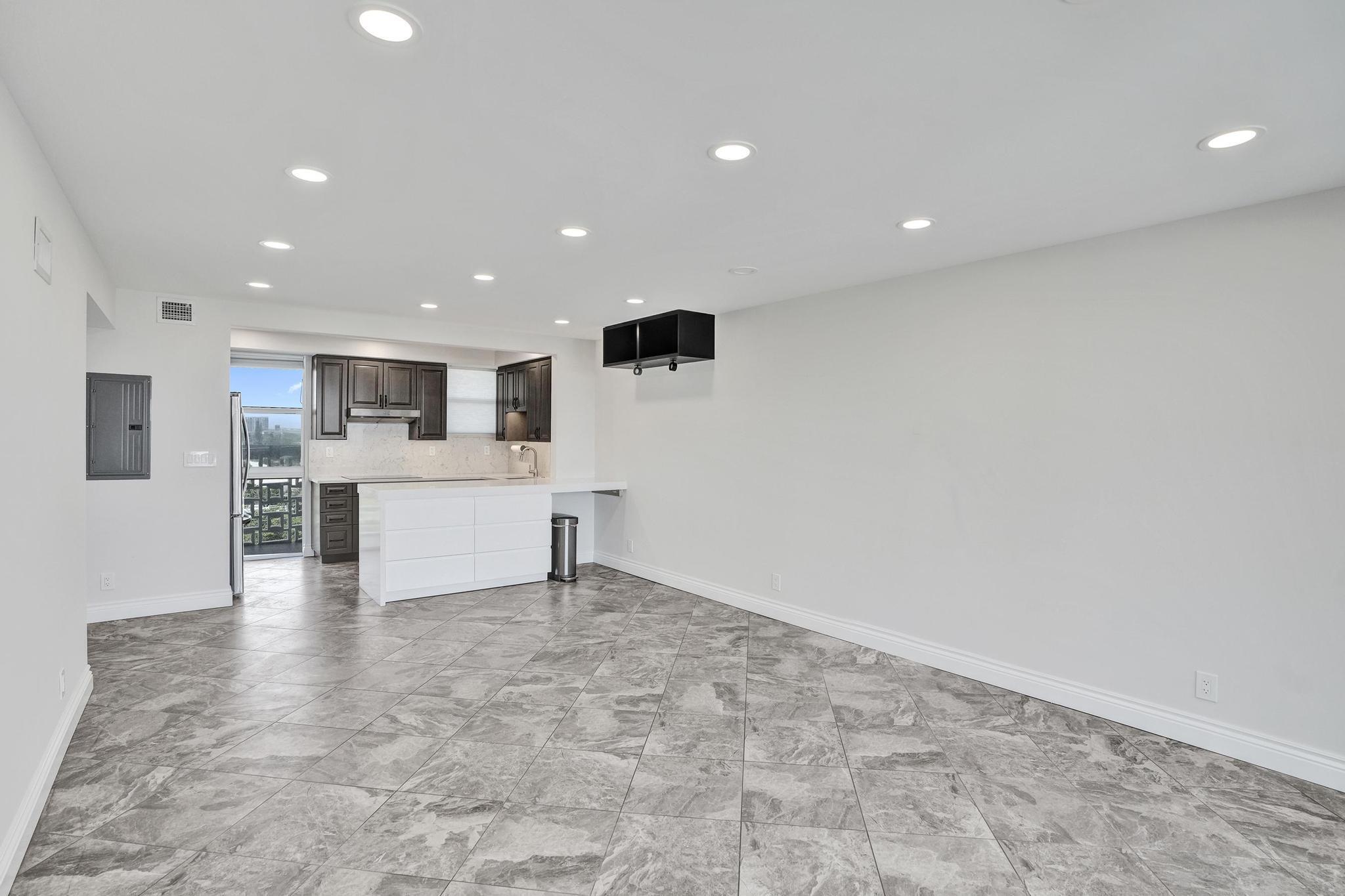 BREAKWATER TOWERS CO-OP - Residential