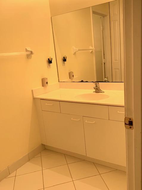 OLYMPIA 1 - Residential Lease