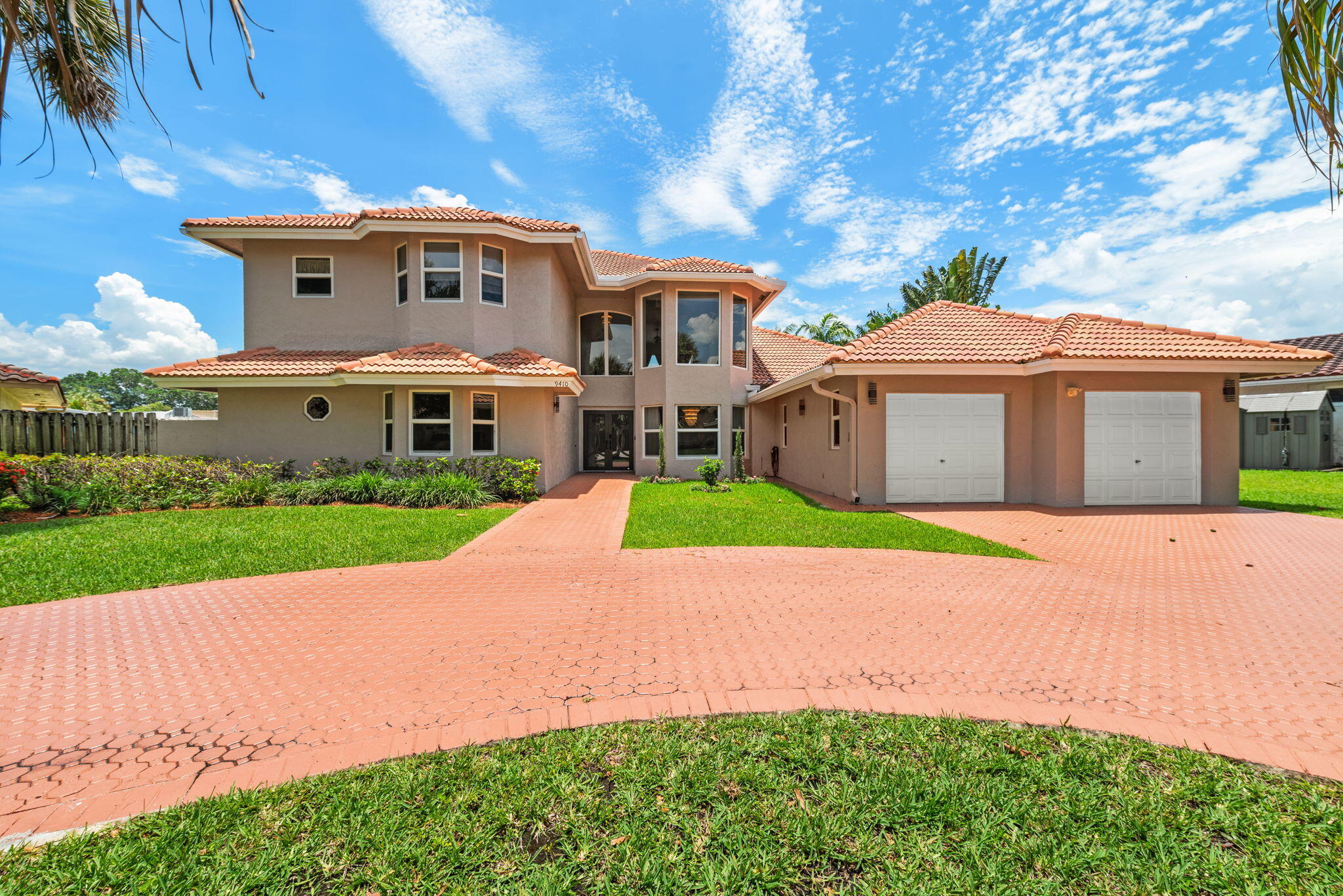 WELCOME TO THIS ELEGANT WATERFRONT ESTATE IN THE PRESTIGIOUS COMMUNITY OF JACARANDA COUNTRY CLUB WEST. THIS IMPRESSIVE 5-BEDROOM, 4.5-BATH RESIDENCE OFFERS OVER 4,300 SQ FT OF REFINED LIVING SPACE DESIGNED FOR BOTH COMFORT AND ENTERTAINING. DRAMATIC VOLUME, CATHEDRAL, AND VAULTED CEILINGS, FRENCH DOORS, SKYLIGHTS, CUSTOM BUILT-INS, AND RICH WOOD AND TILE FLOORING CREATE A BRIGHT AND SOPHISTICATED INTERIOR. THE SPACIOUS KITCHEN FEATURES A GENEROUS CENTER ISLAND AND FLOWS SEAMLESSLY INTO THE MAIN LIVING AREAS. STEP OUTSIDE TO A PRIVATE RESORT-STYLE RETREAT FEATURING A SCREEN-ENCLOSED POOL, SUMMER KITCHEN, EXPANSIVE PATIO AREAS, AND SERENE WATER VIEWS. SITUATED ON AN OVERSIZED WATERFRONT LOT WITH A 2-CAR GARAGE AND LOW HOA FEES, THIS EXCEPTIONAL RESIDENCE OFFERS A RARE OPPORTUNITY TO ENJOY LUXURY LIVING IN ONE OF PLANTATION'S MOST SOUGHT-AFTER COMMUNITIES.