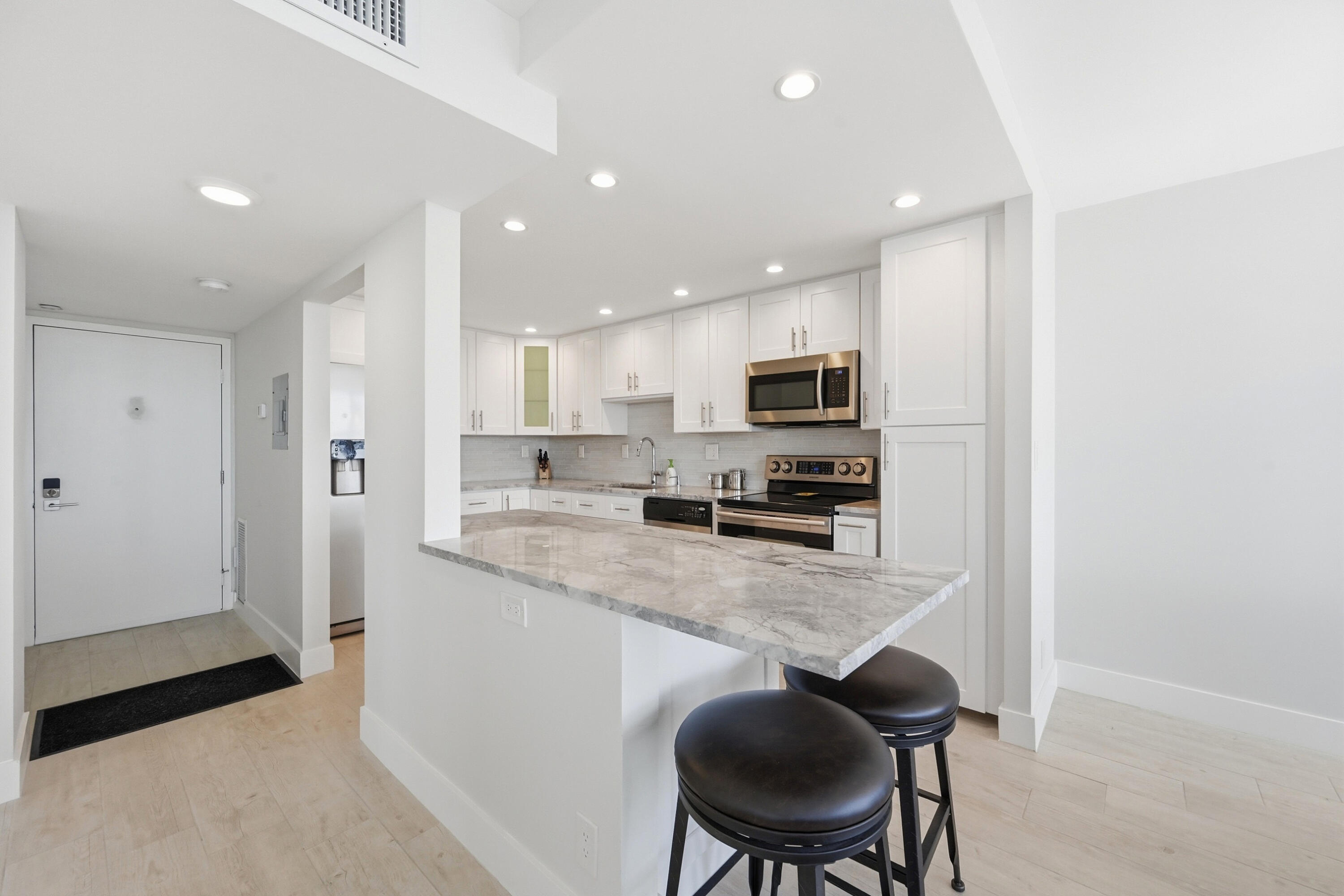 SILVER THATCH ATLANTIC PLAZA - Residential Lease