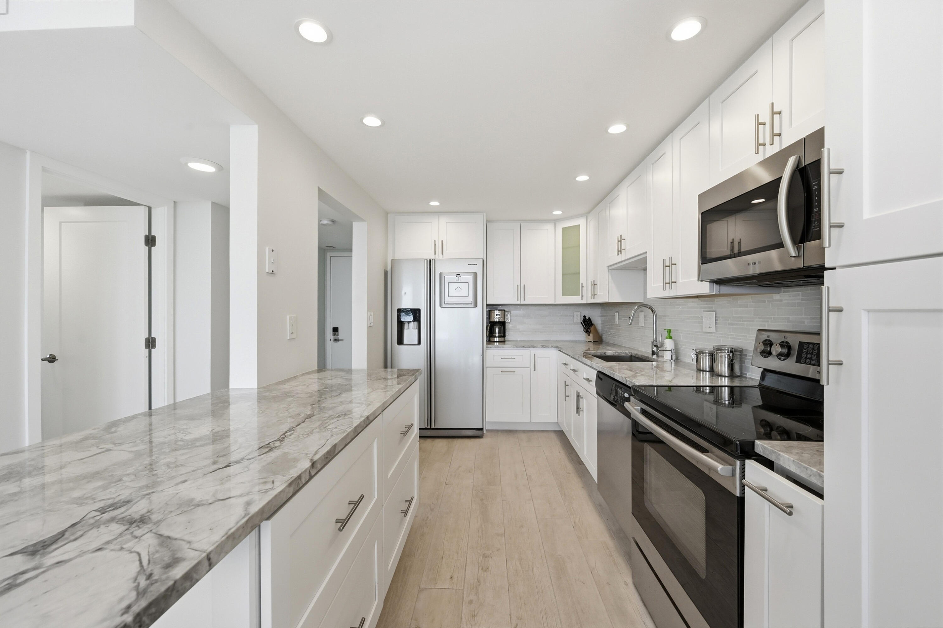 SILVER THATCH ATLANTIC PLAZA - Residential Lease