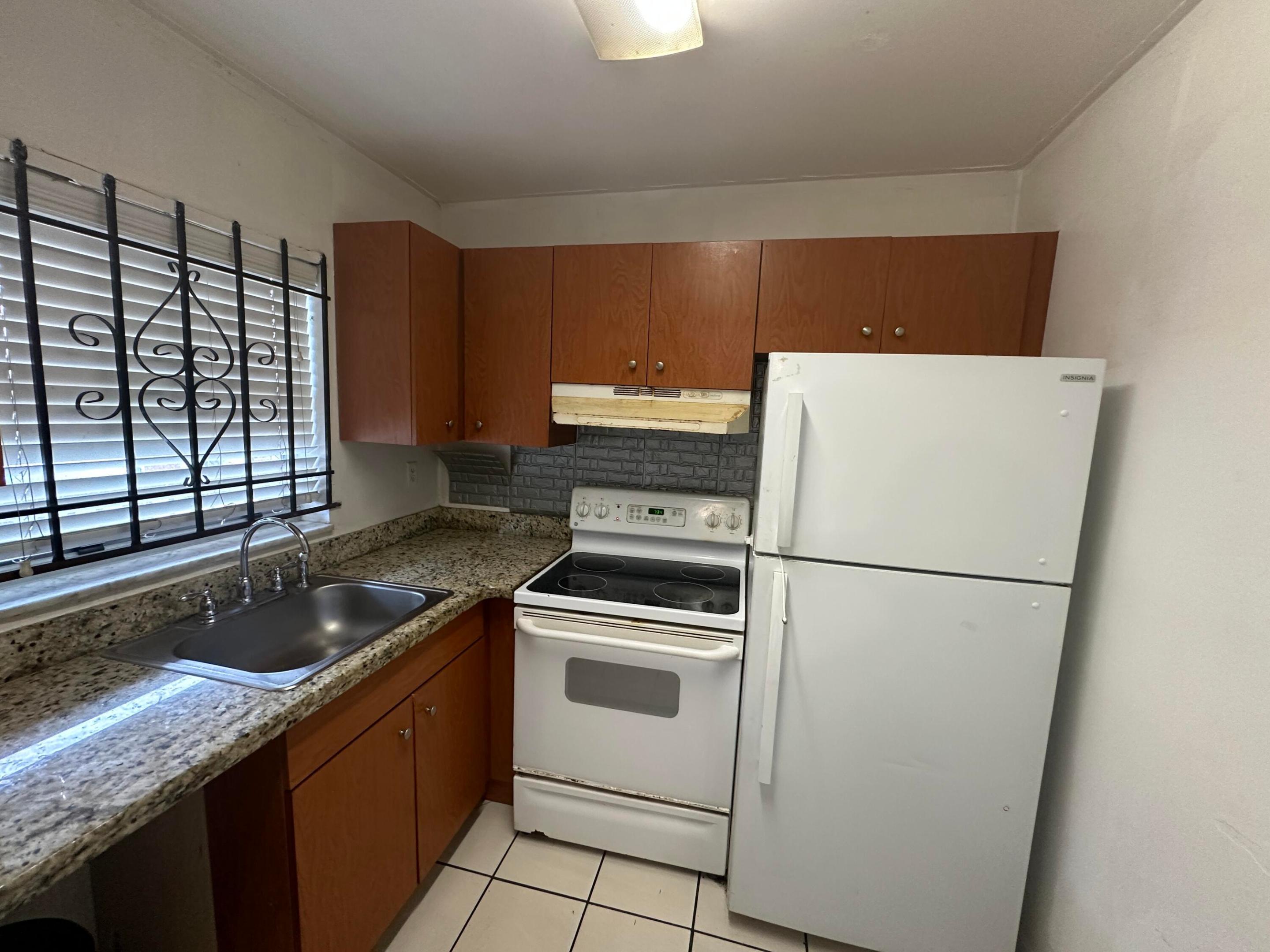 GARDENS AT LAUDERHILL CONDO - Residential