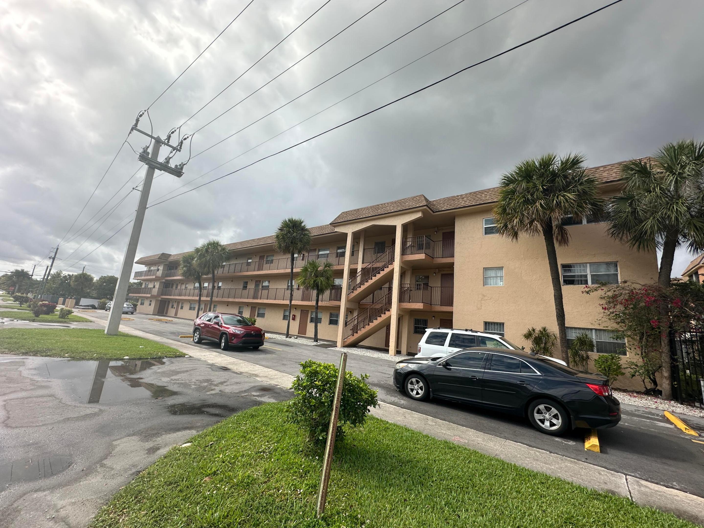 GARDENS AT LAUDERHILL CONDO - Residential