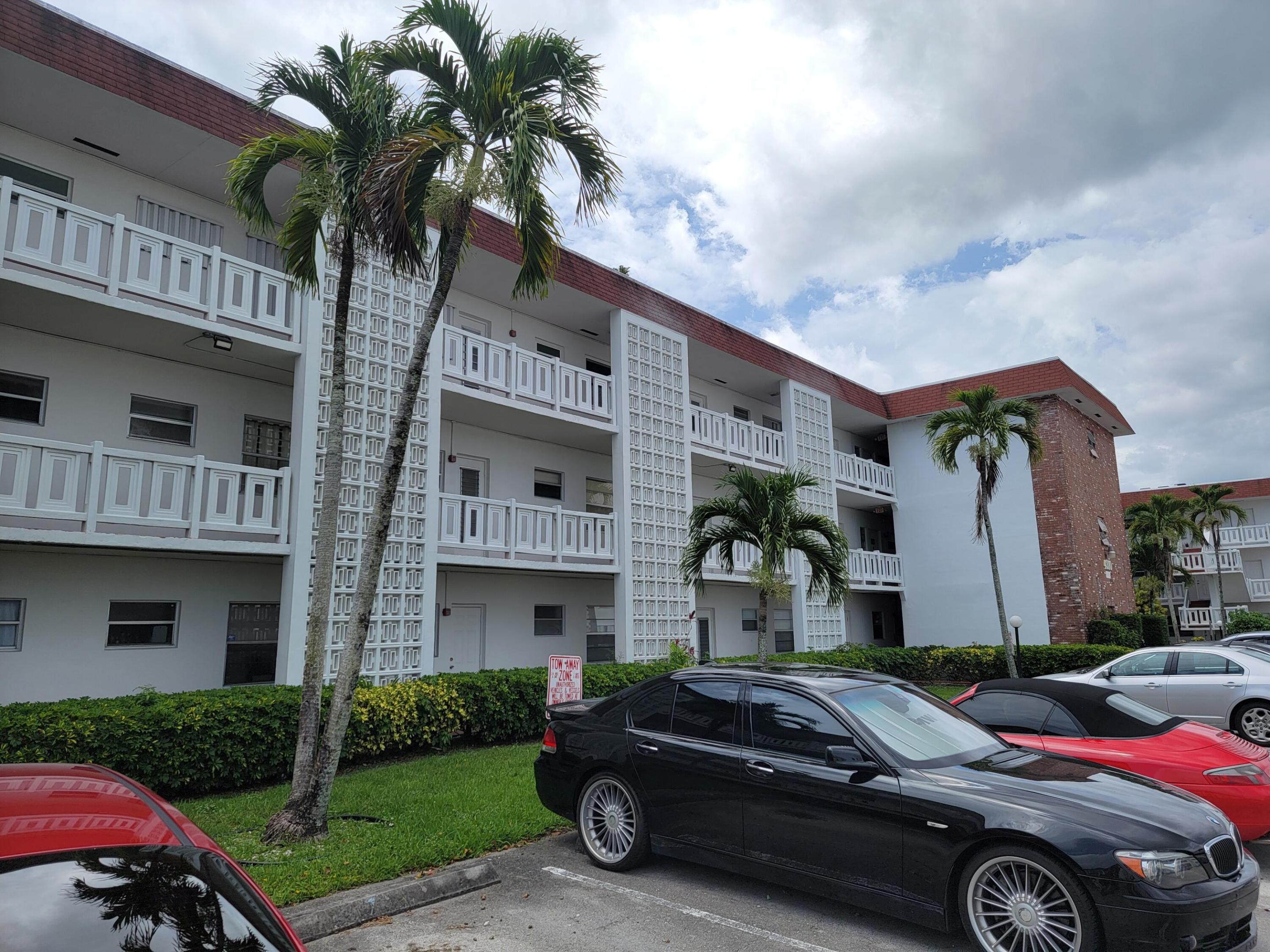 Comfortable 1-bedroom, 1-bathroom unit located in a quiet, well-maintained 45+ senior community. Conveniently located near shopping centers, restaurants, major highways, and public transportation, making daily errands and commuting simple. Easy to show.