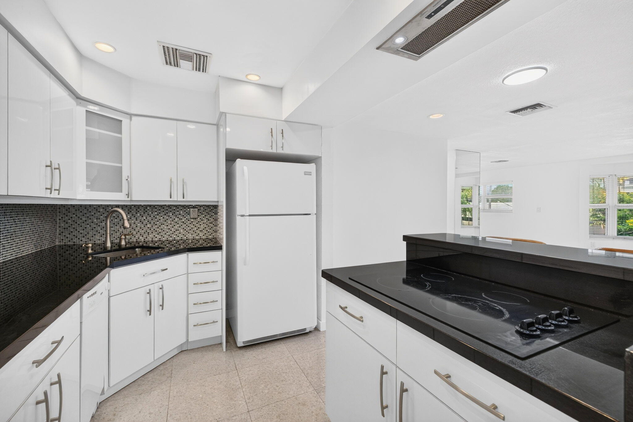 COUNTRY CLUB TERRACE CO-OP - Residential