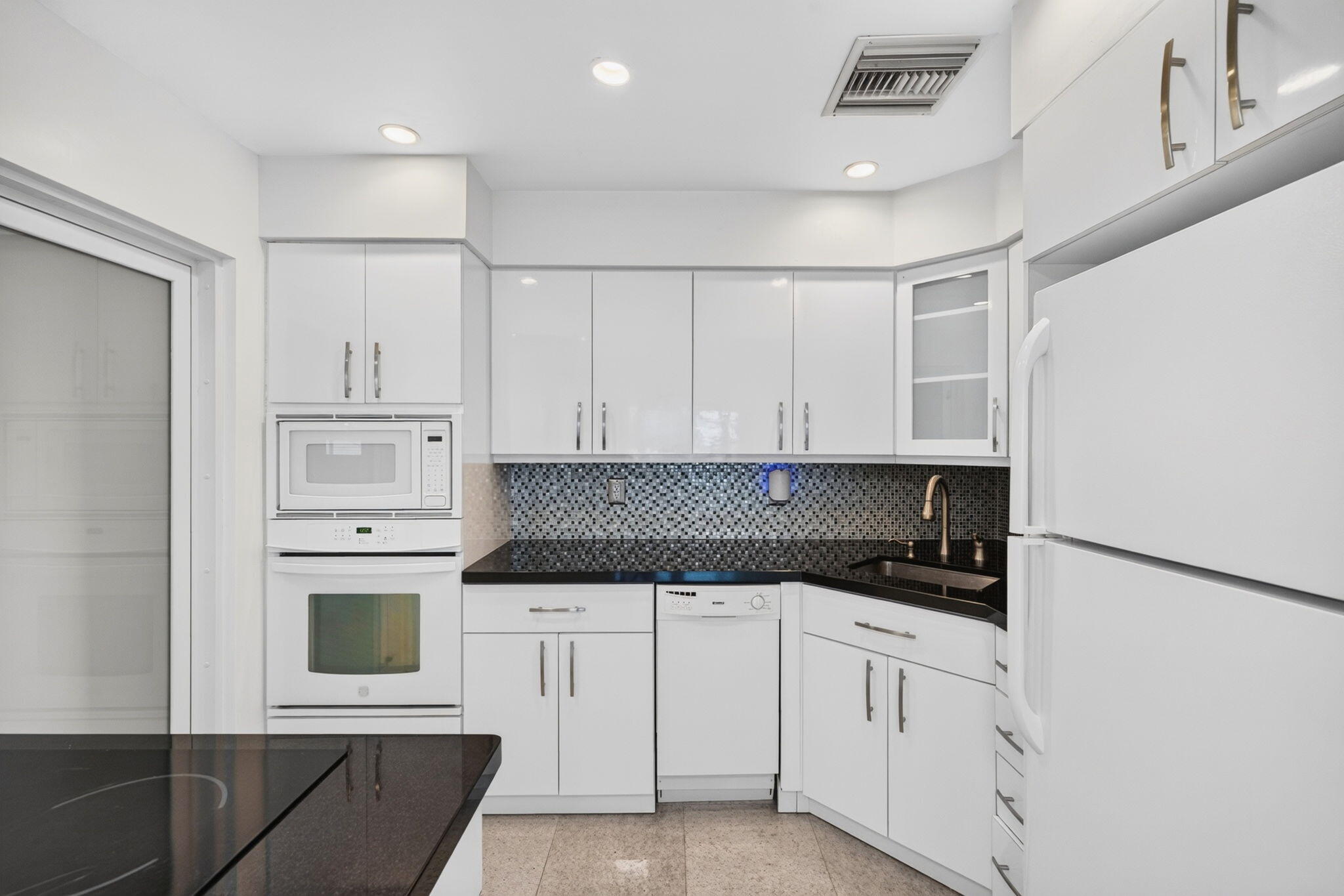 COUNTRY CLUB TERRACE CO-OP - Residential