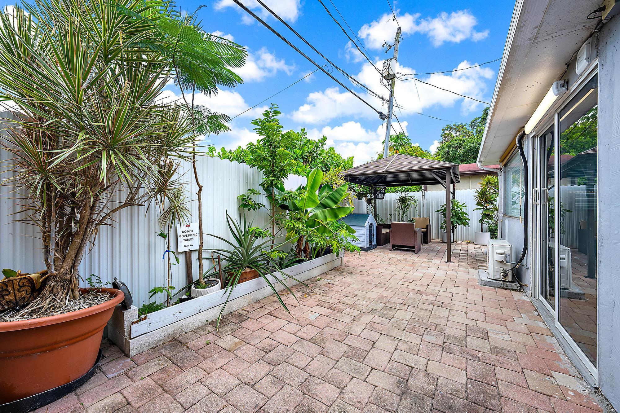 WILLA PARK - Residential Lease