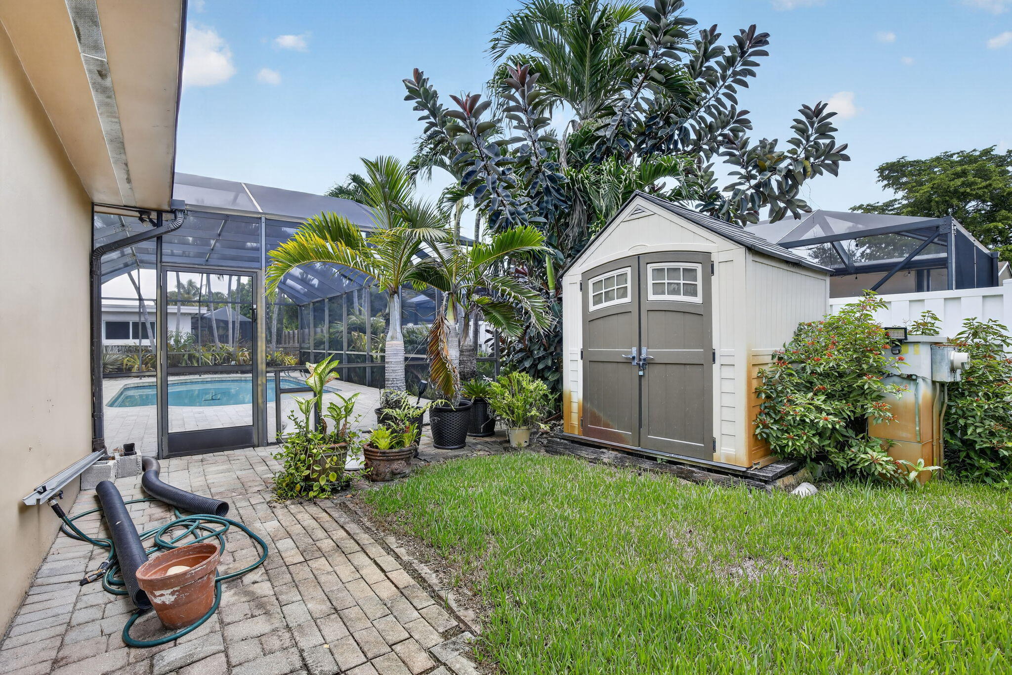 PEMBROKE LAKES SEC 1 - Residential