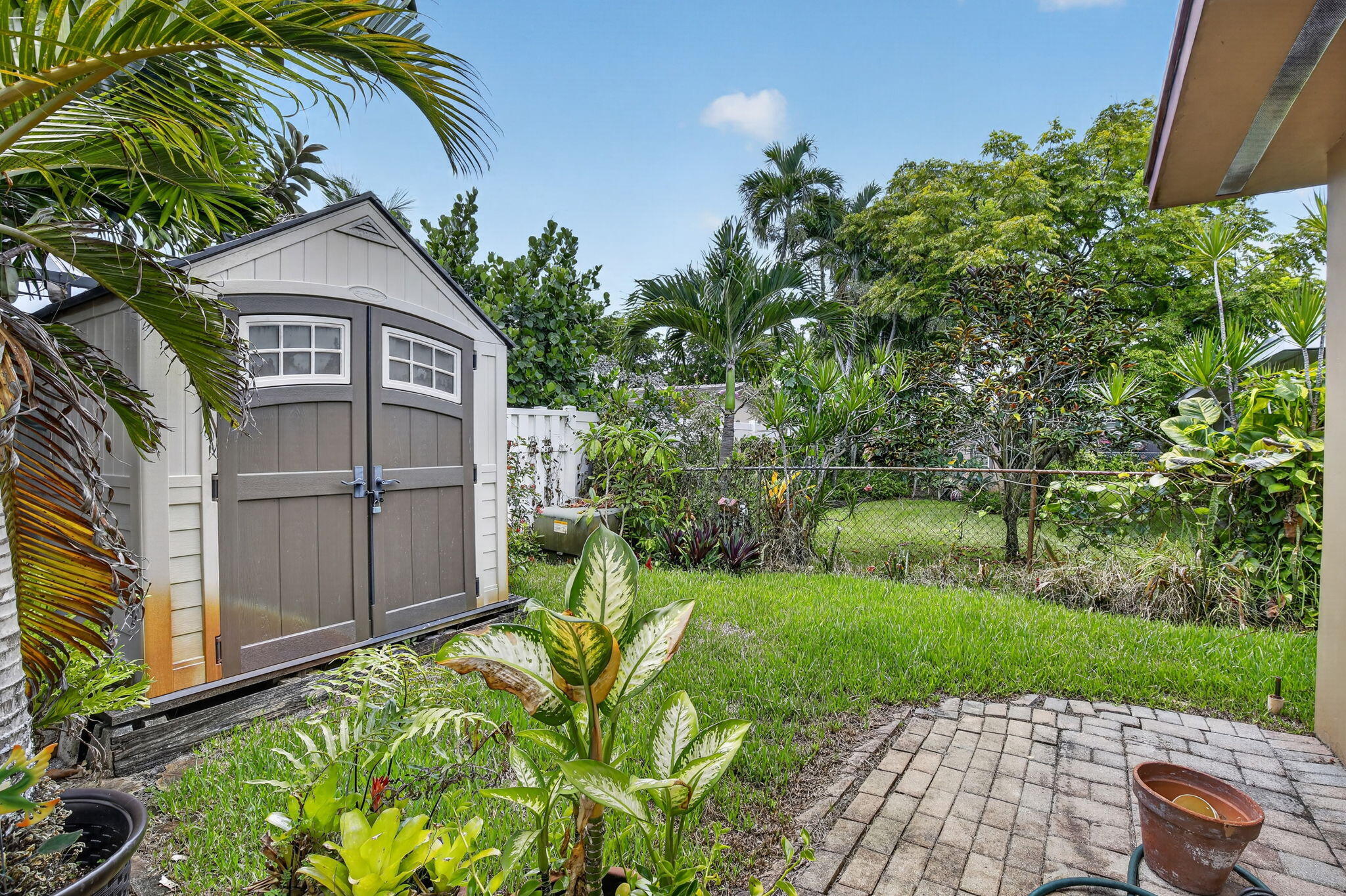 PEMBROKE LAKES SEC 1 - Residential