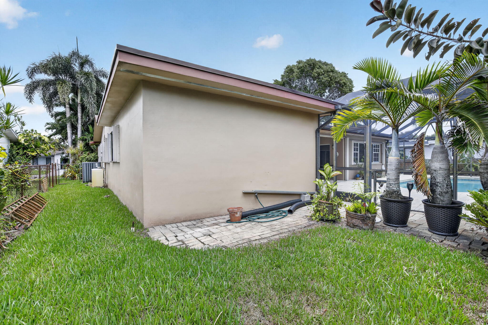 PEMBROKE LAKES SEC 1 - Residential