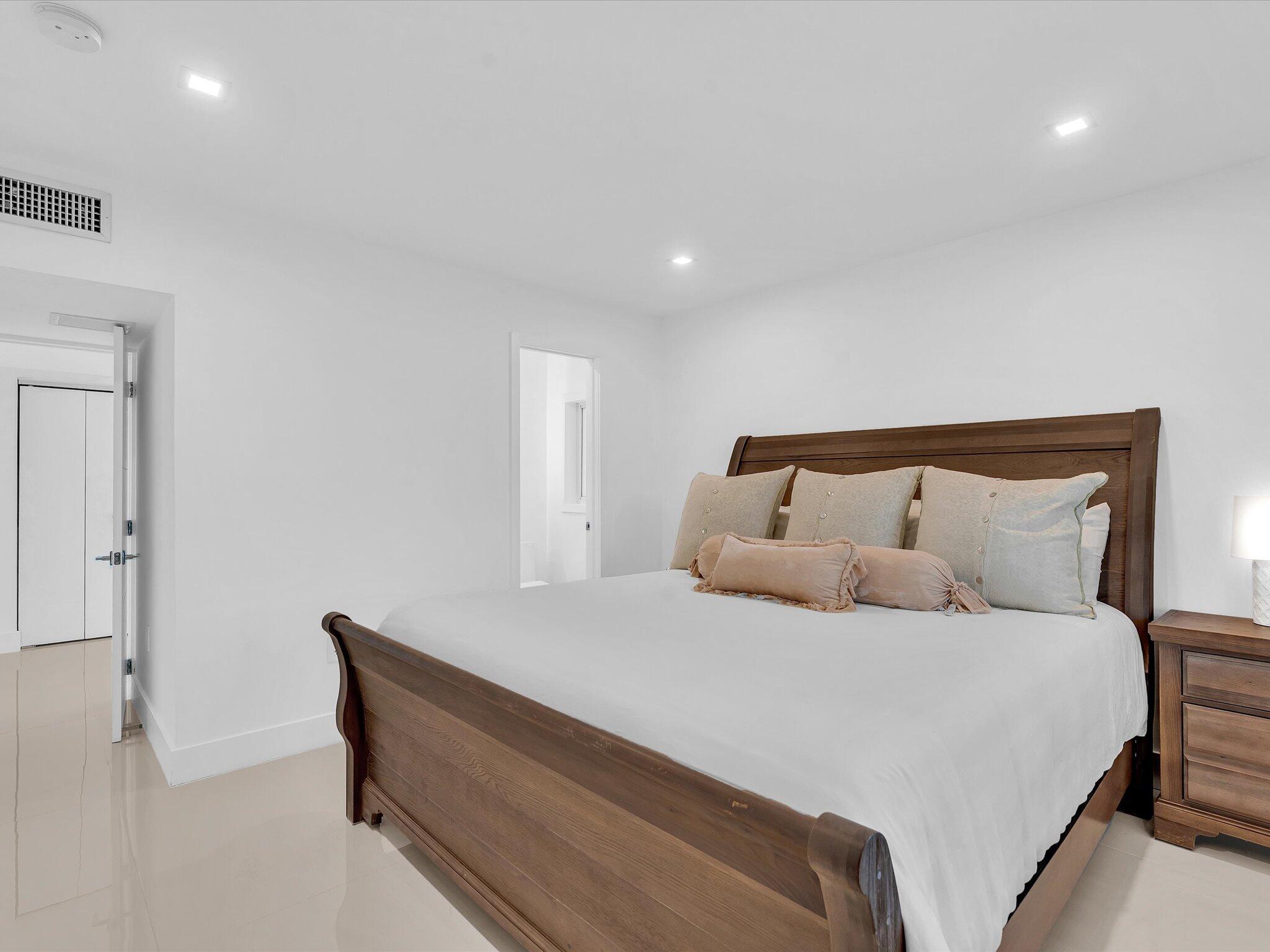 HILLSBORO SHORES SEC - Residential