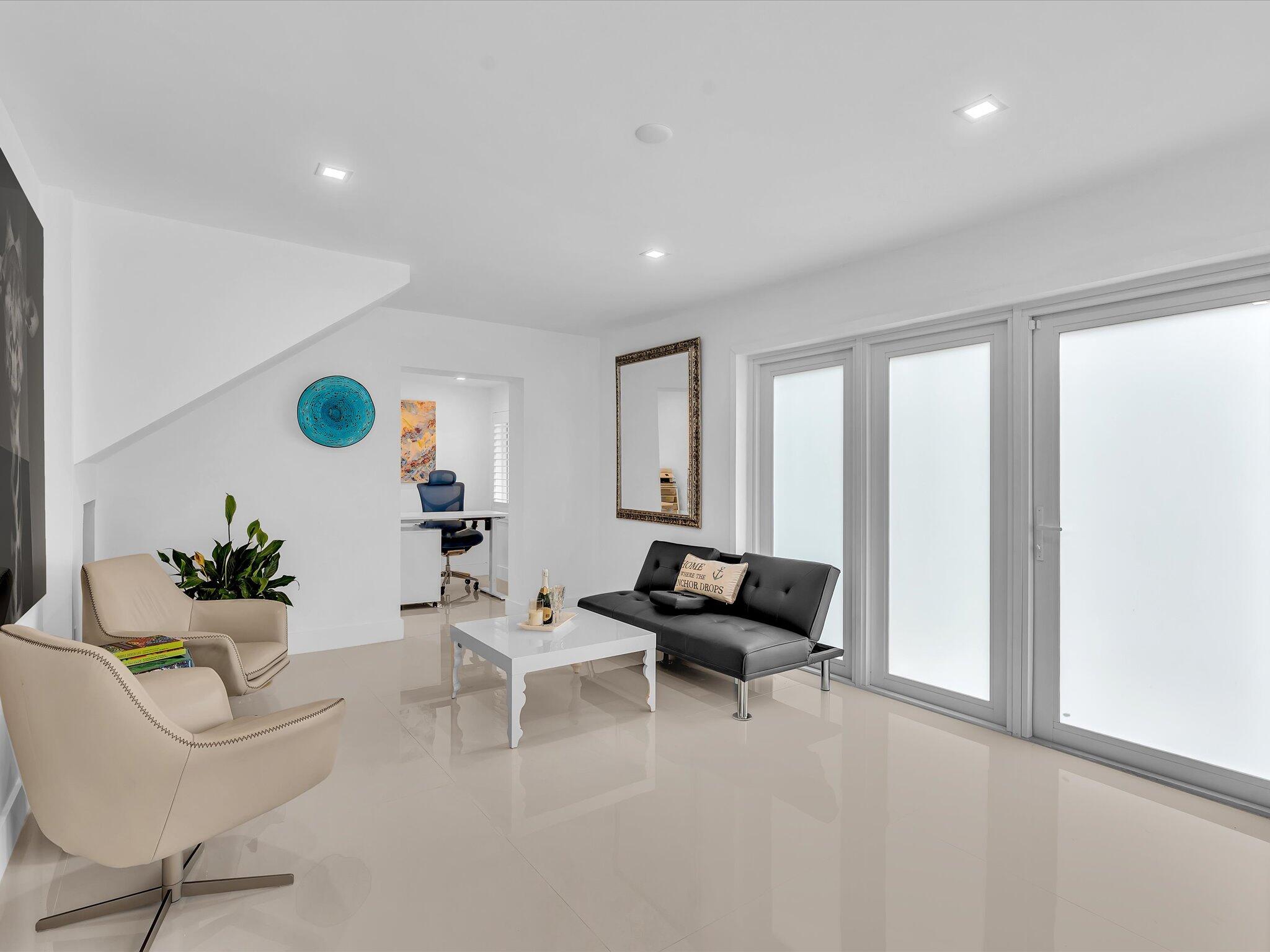 HILLSBORO SHORES SEC - Residential
