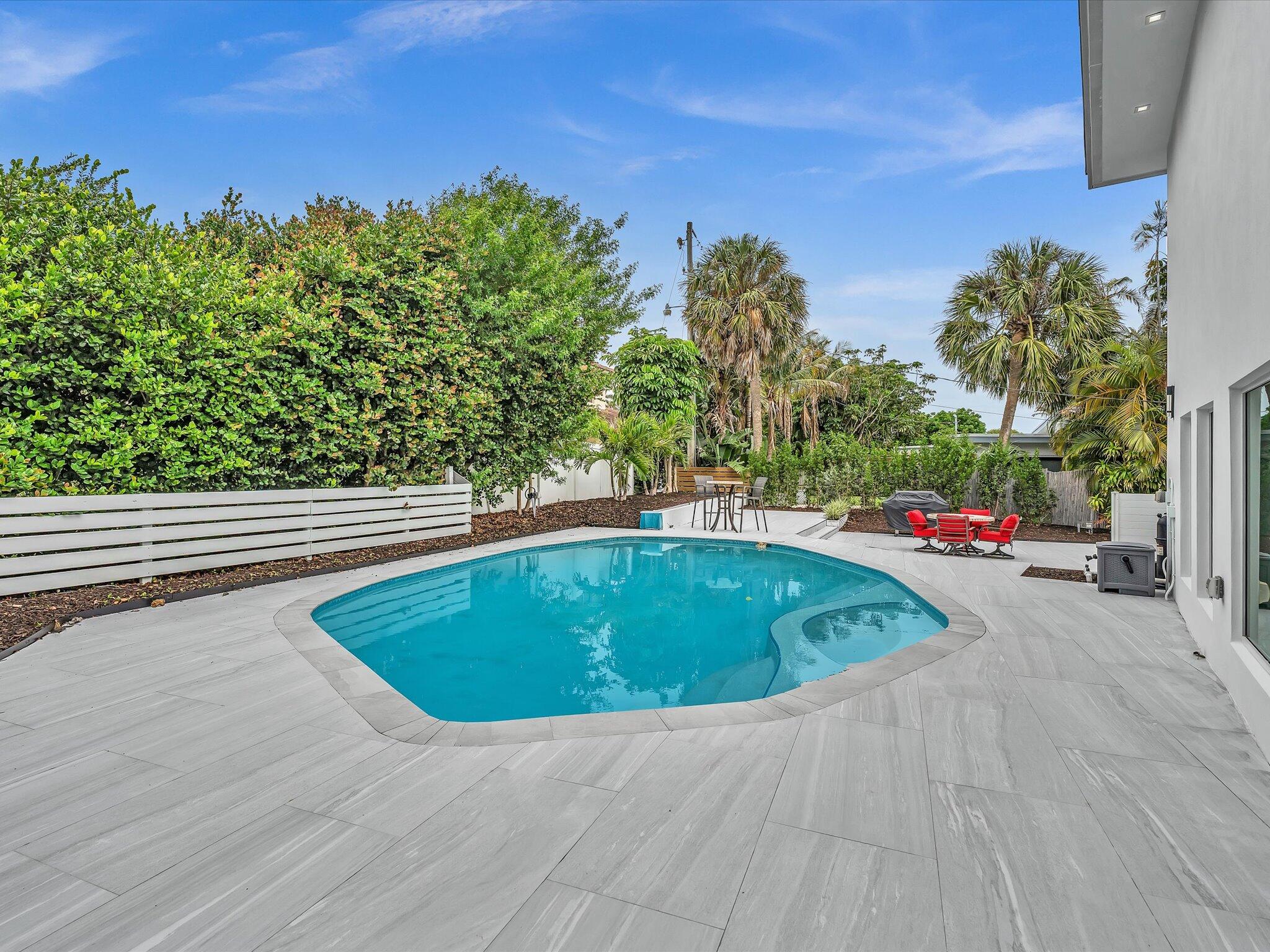HILLSBORO SHORES SEC - Residential