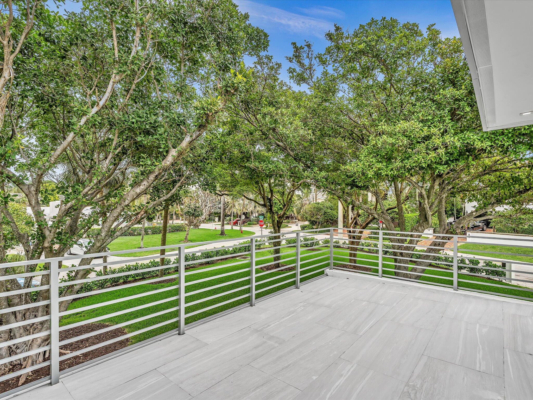 HILLSBORO SHORES SEC - Residential