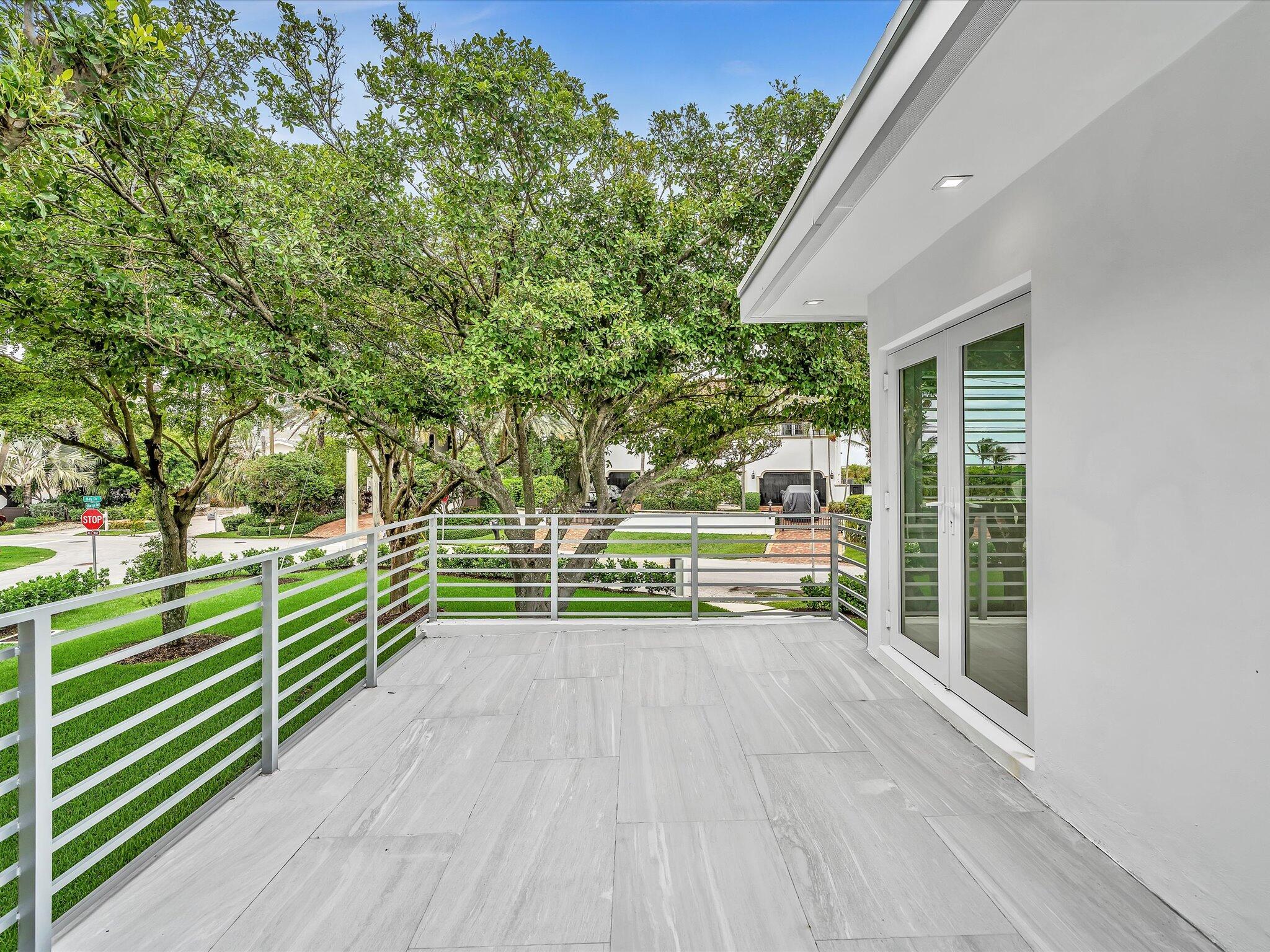 HILLSBORO SHORES SEC - Residential