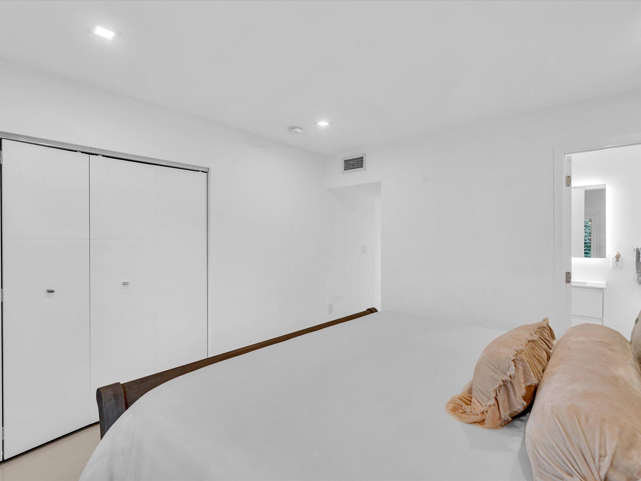 HILLSBORO SHORES SEC - Residential