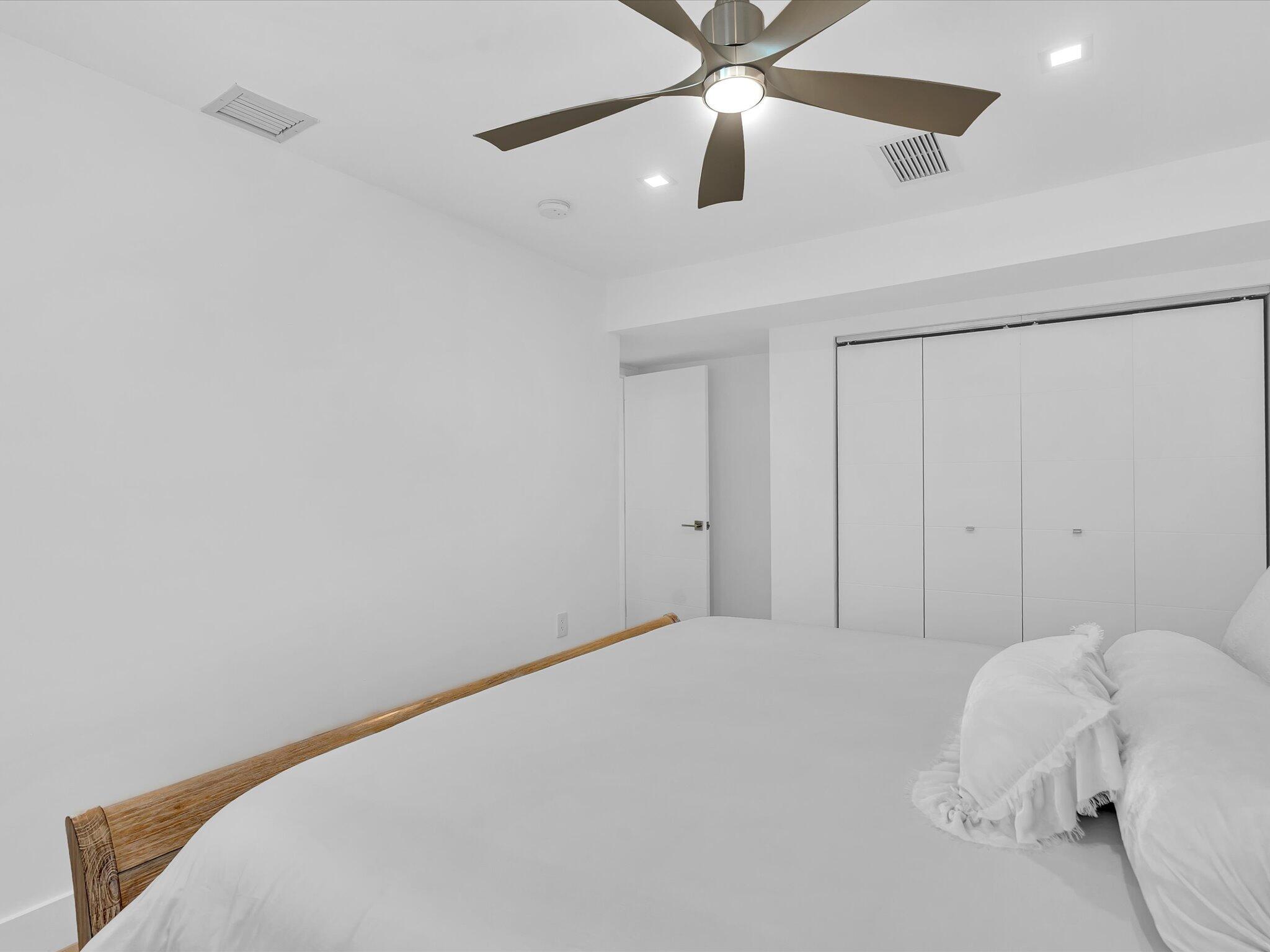 HILLSBORO SHORES SEC - Residential