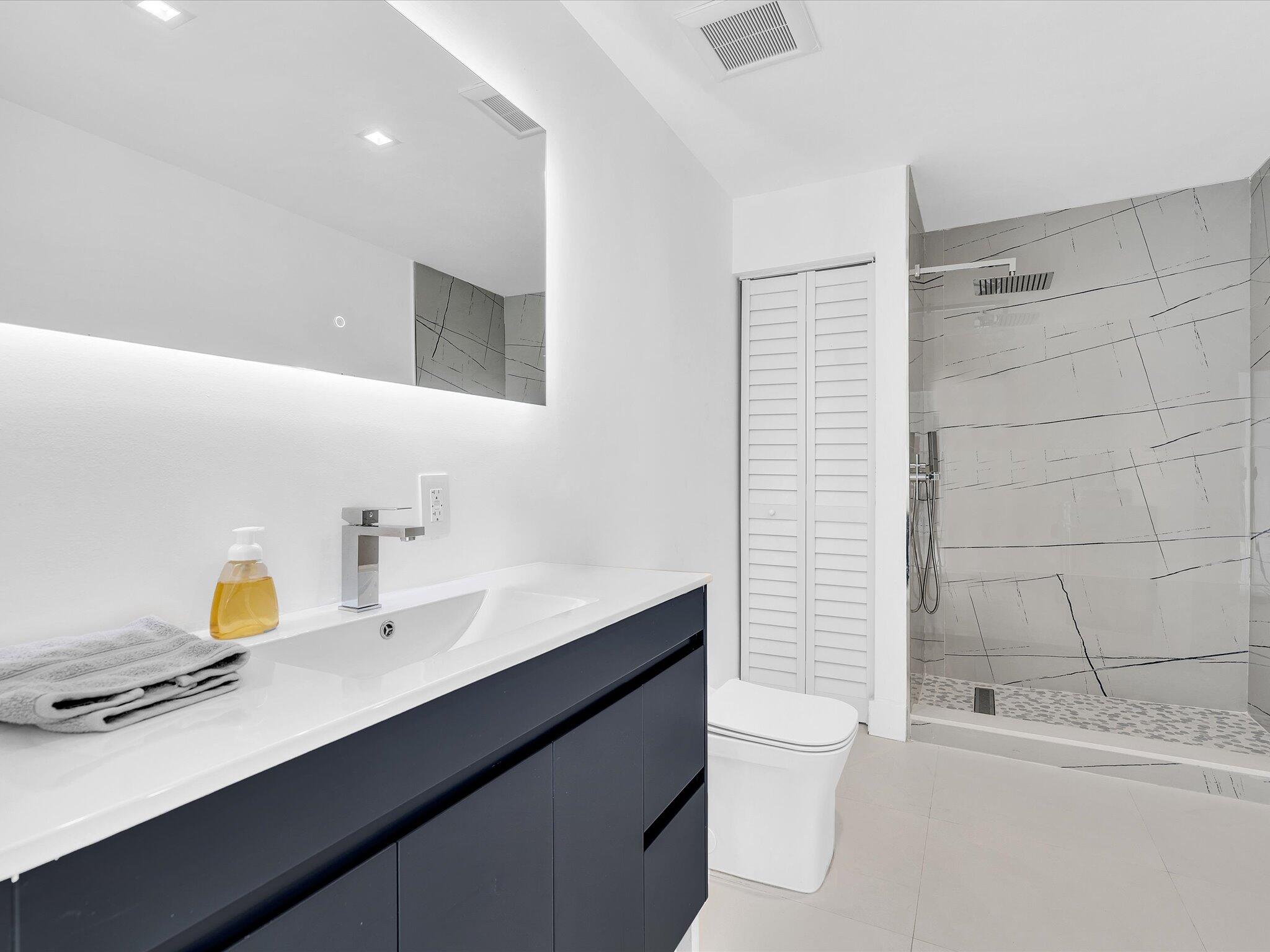 HILLSBORO SHORES SEC - Residential