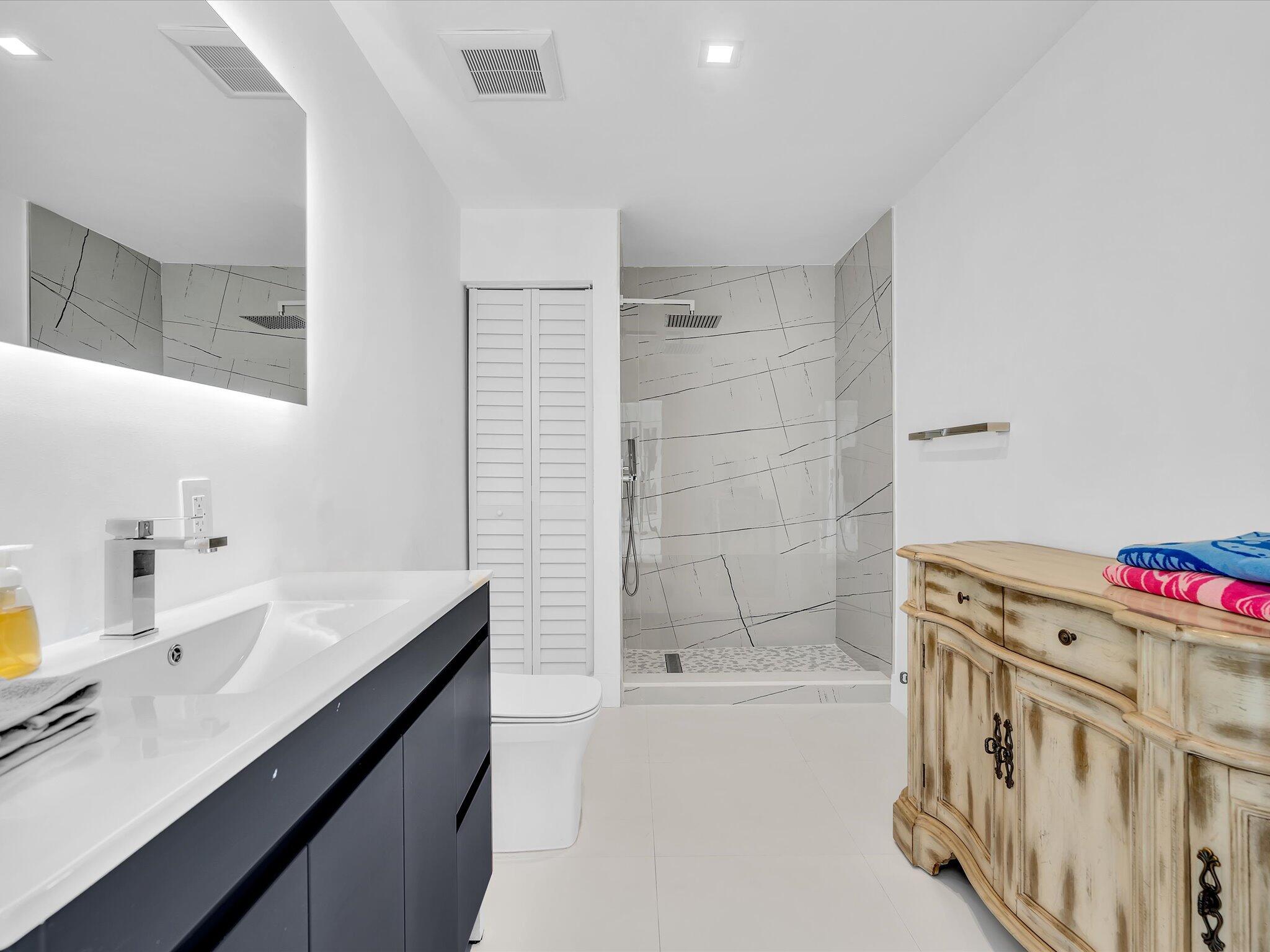 HILLSBORO SHORES SEC - Residential