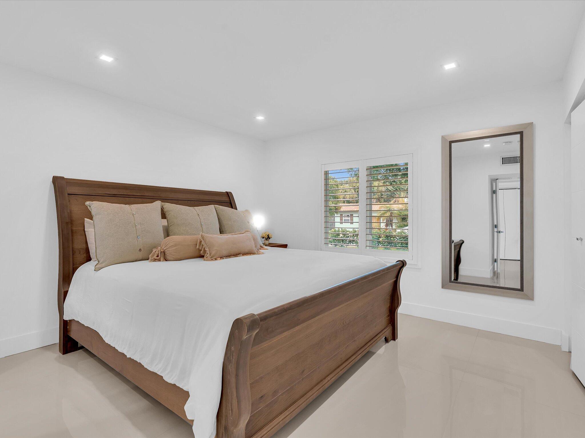 HILLSBORO SHORES SEC - Residential