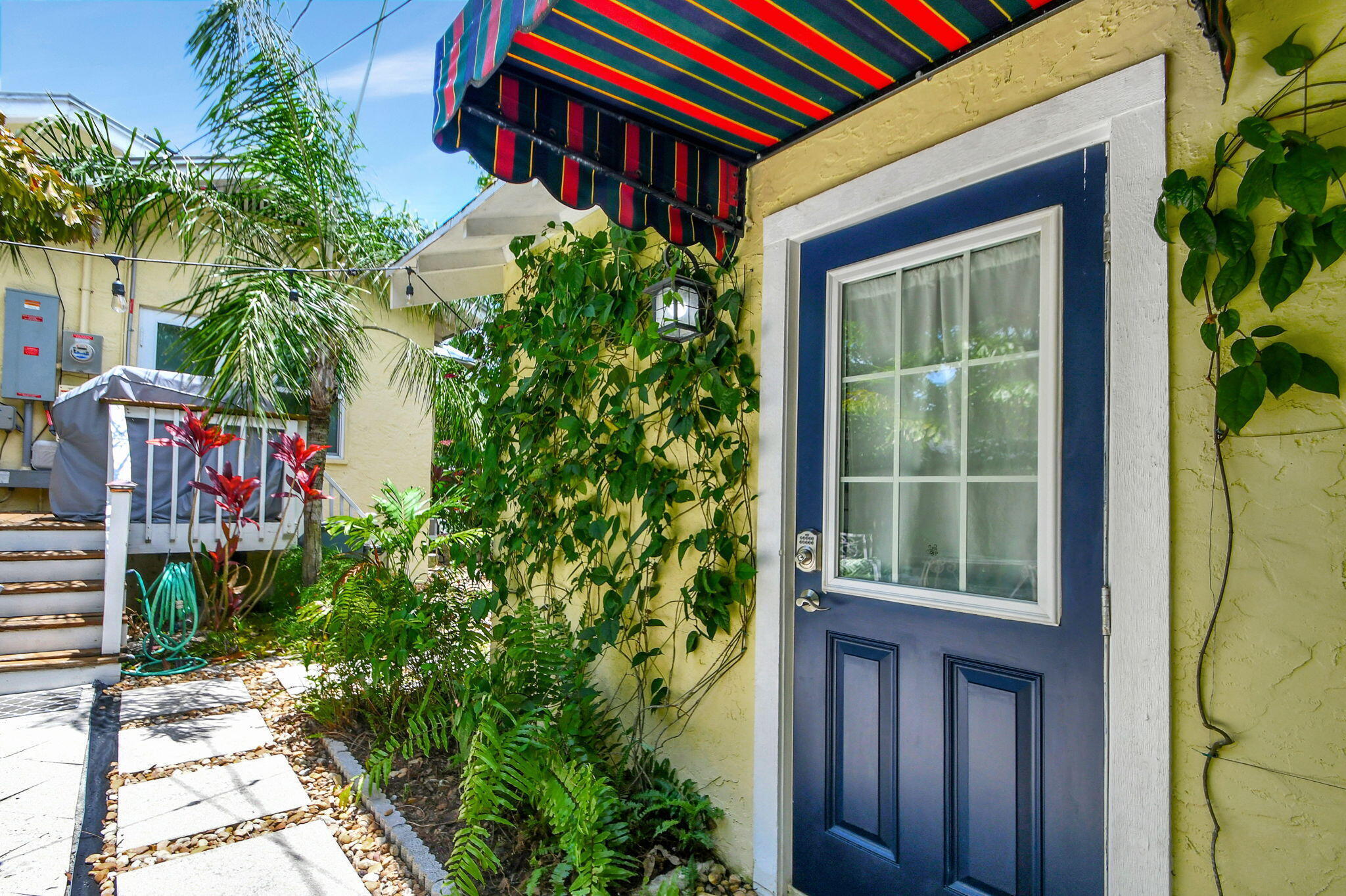 Welcome to this fully furnished charming studio cottage nestled in the vibrant Grandview Heights neighborhood of West Palm Beach. This delightful property offers both convenience and charm. Just moments away from the picturesque Howard Park and the trendy Hive, you'll have easy access to green spaces and local hotspots. The bustling Dixie Corridor and downtown West Palm Beach are also within close reach, offering a wealth of dining, shopping, and entertainment options. This property is also on the Circuit route for convenient transportation. The thoughtfully curated interior features stylish furnishings, modern amenities, and a warm color palette that enhances its charm. Complete with a fully equipped kitchen, comfortable sleeping area, and tasteful décor.