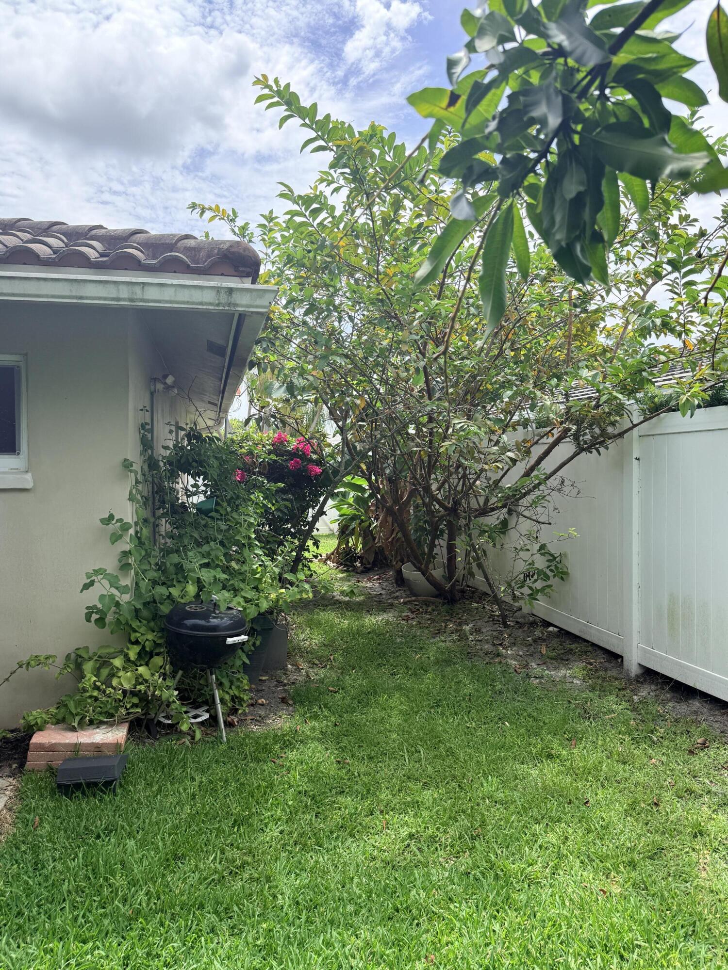 BOCA MADERA UNIT 1 - Residential Lease