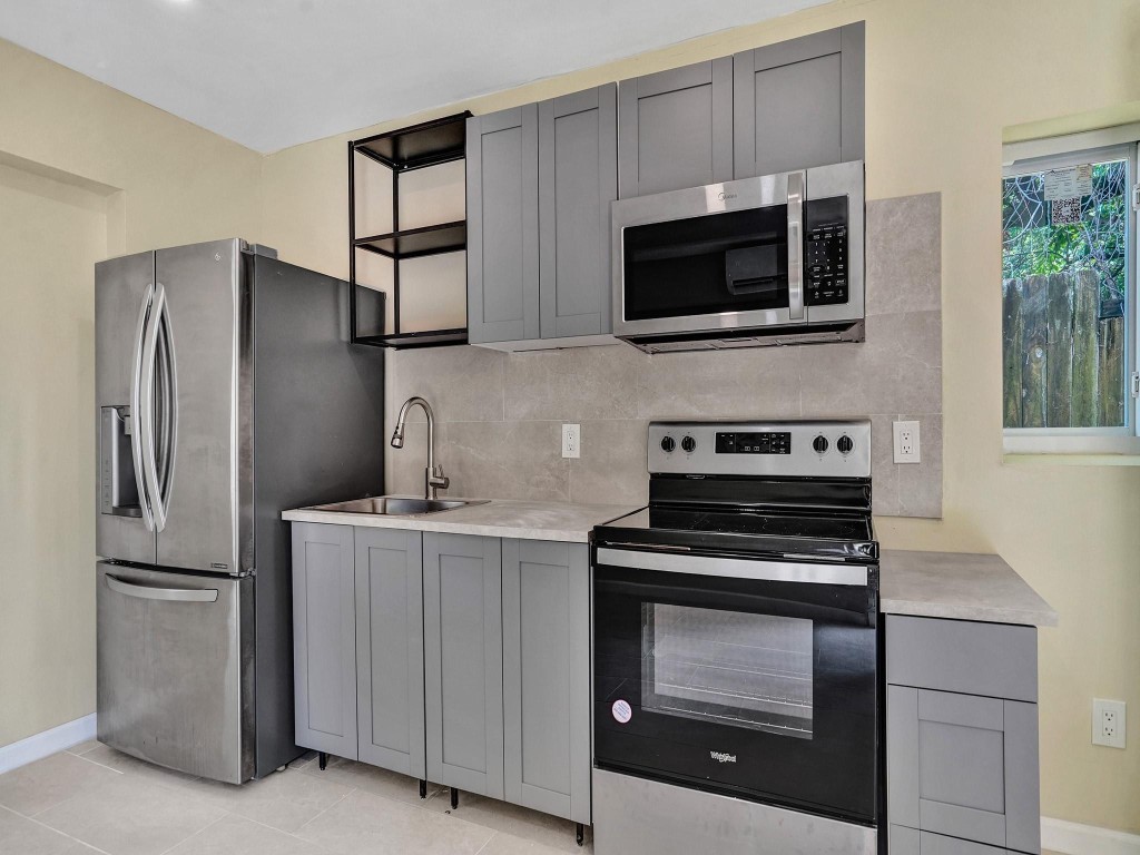 Hollywood Terrace 3-12 B - Residential Lease