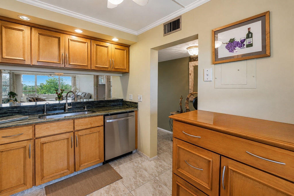 CYPRESS REACH AT PALM-AIRE ONE - Residential