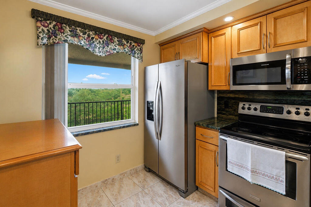 CYPRESS REACH AT PALM-AIRE ONE - Residential
