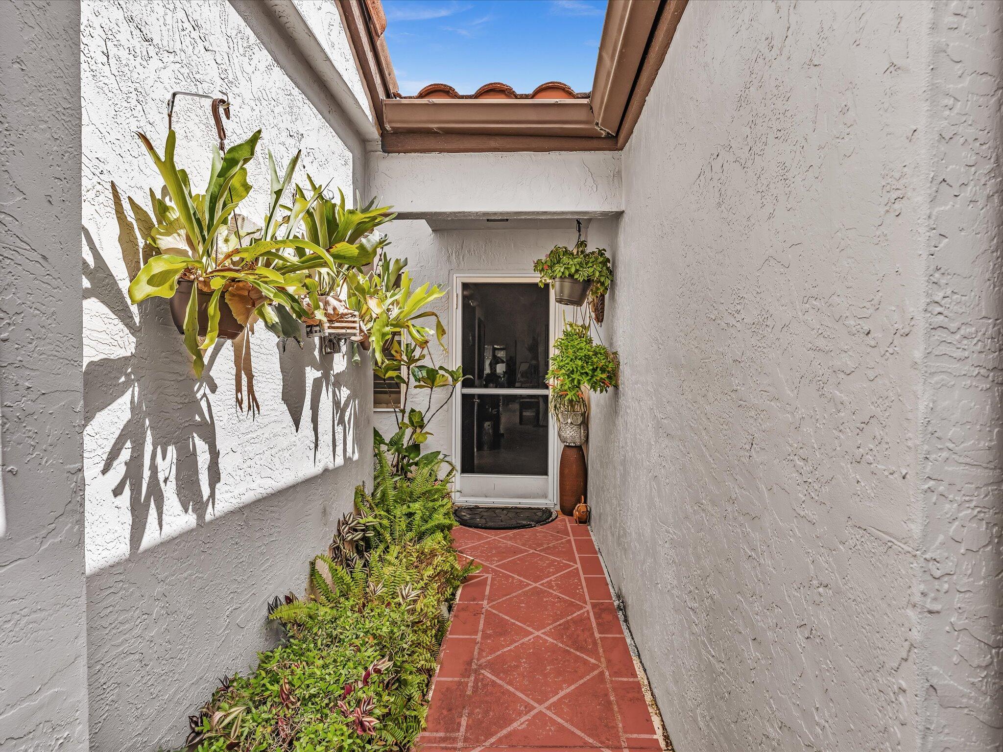 HUNTINGTON POINTE - Residential