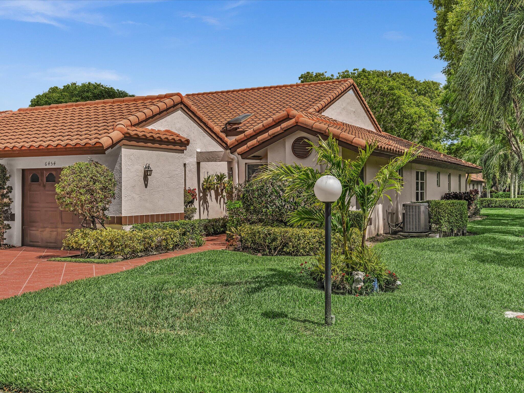 HUNTINGTON POINTE - Residential