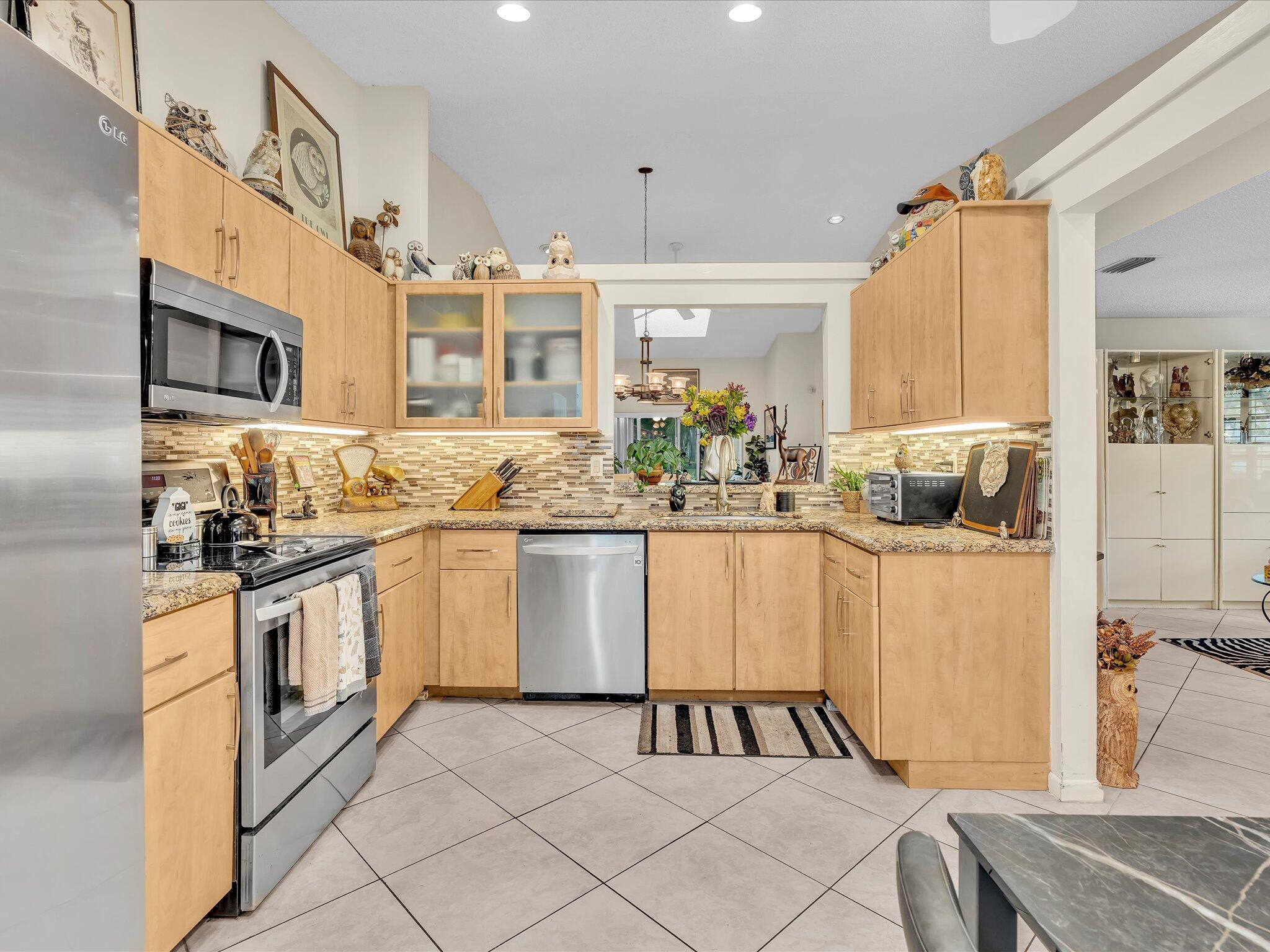 HUNTINGTON POINTE - Residential