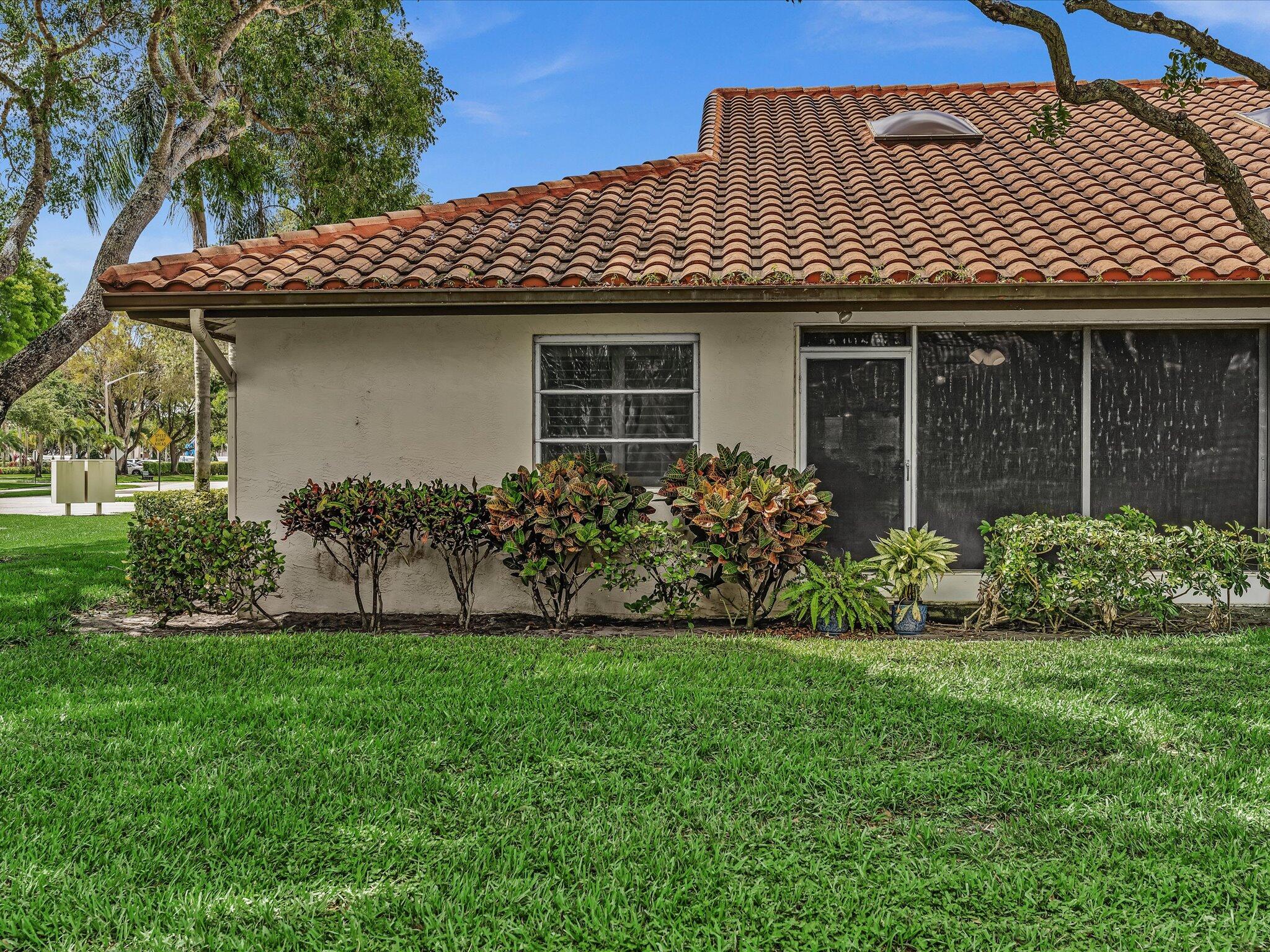 HUNTINGTON POINTE - Residential