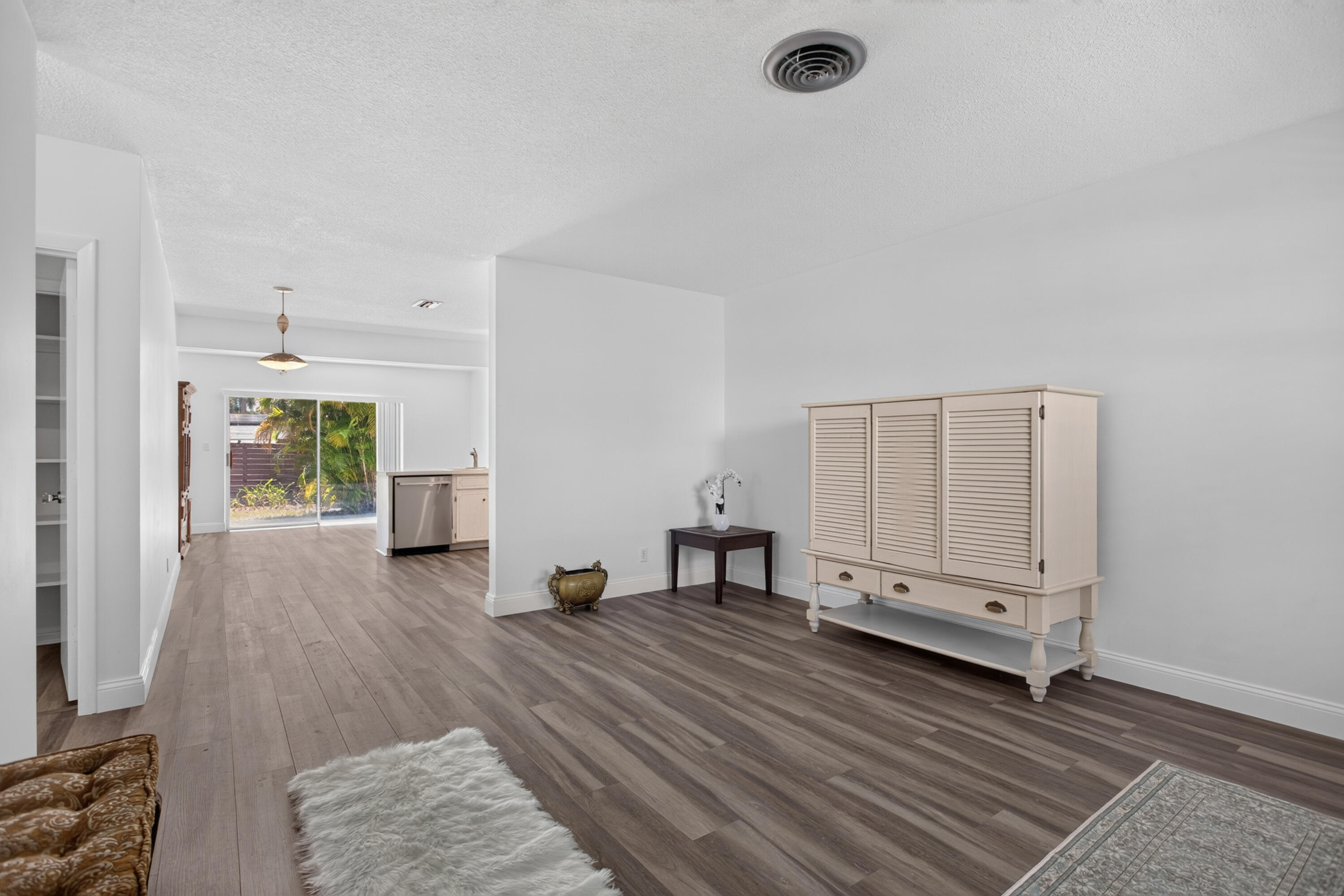 BEACHWAY ESTATES - Residential Income