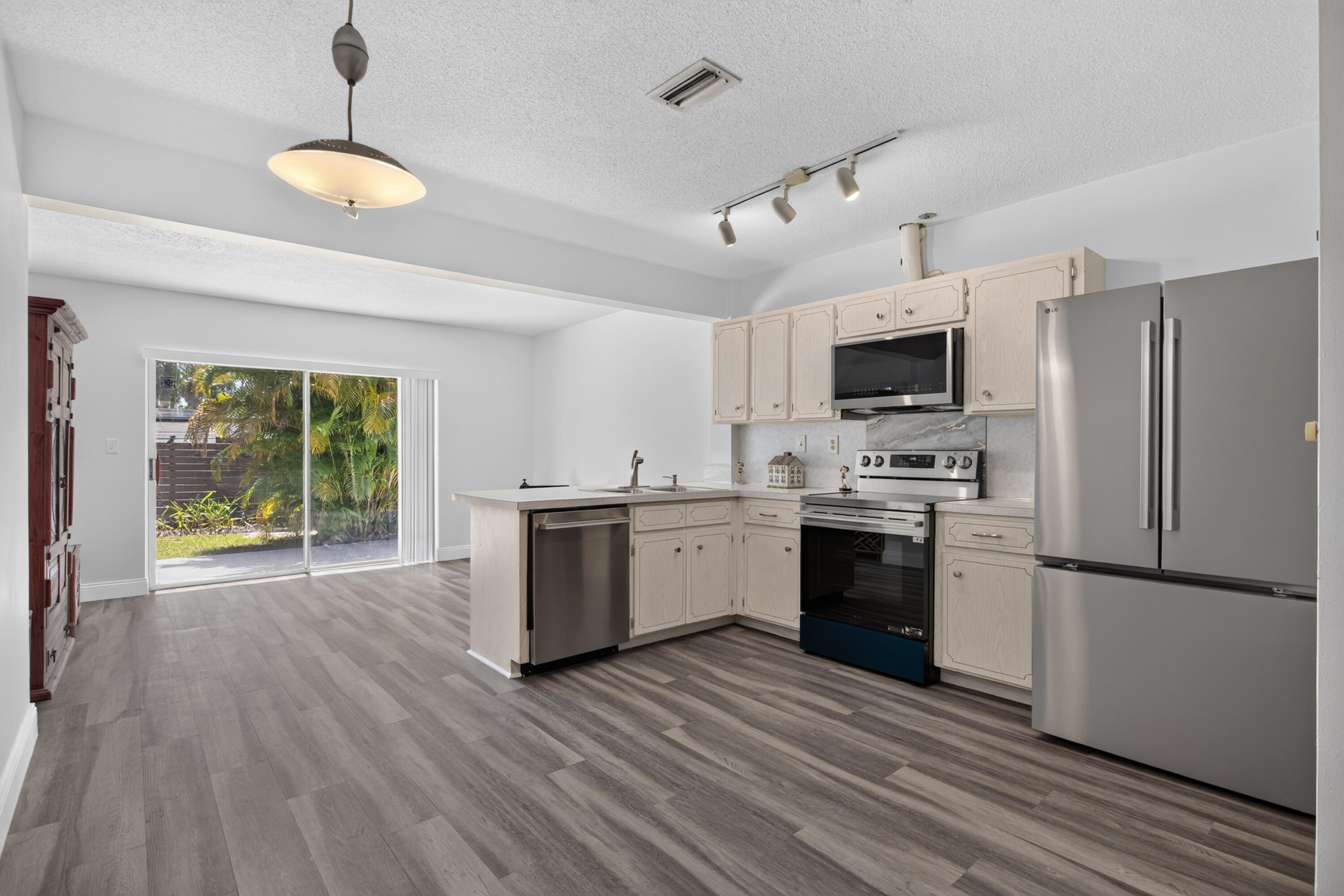 BEACHWAY ESTATES - Residential Income