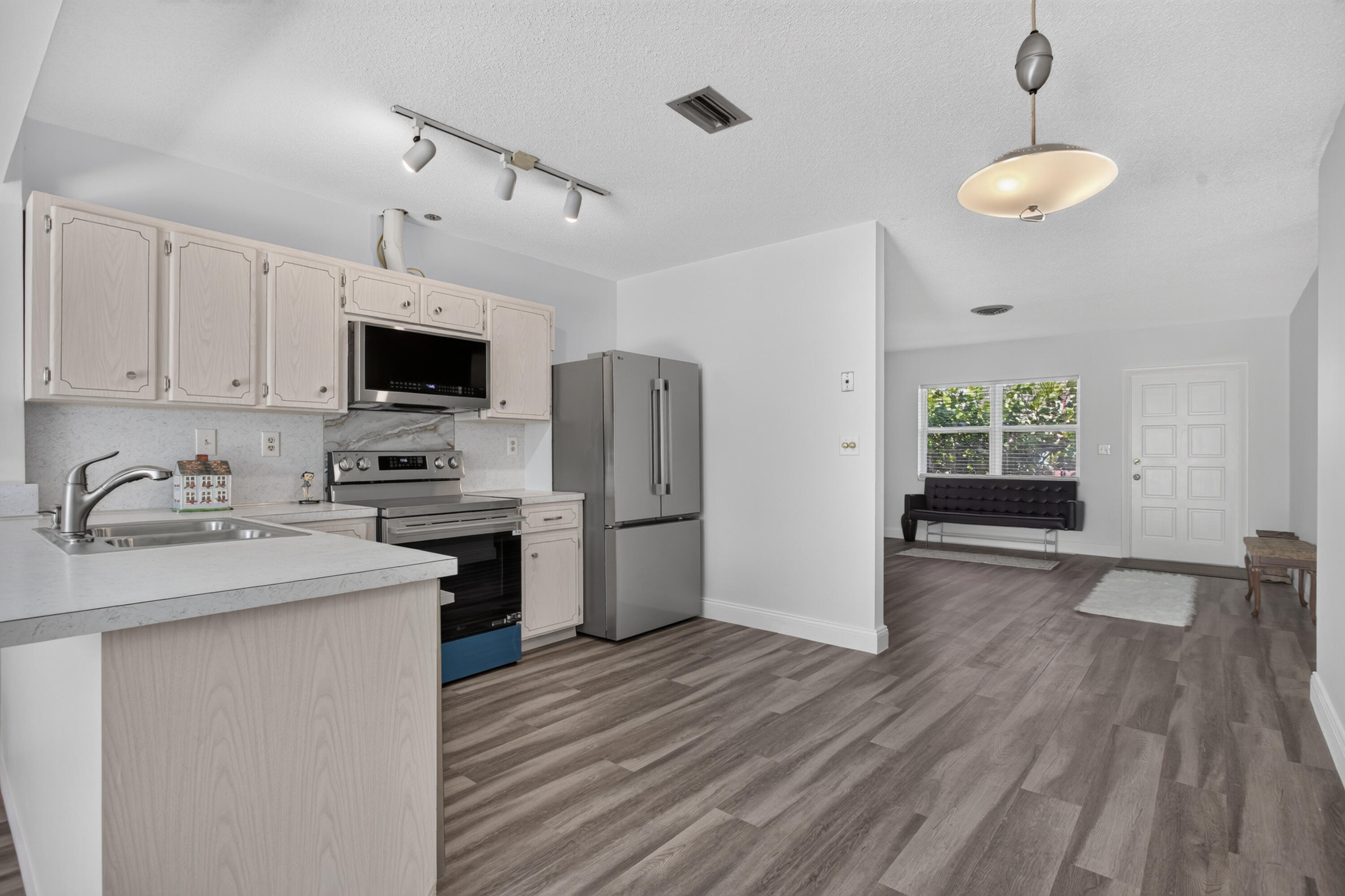 BEACHWAY ESTATES - Residential Income