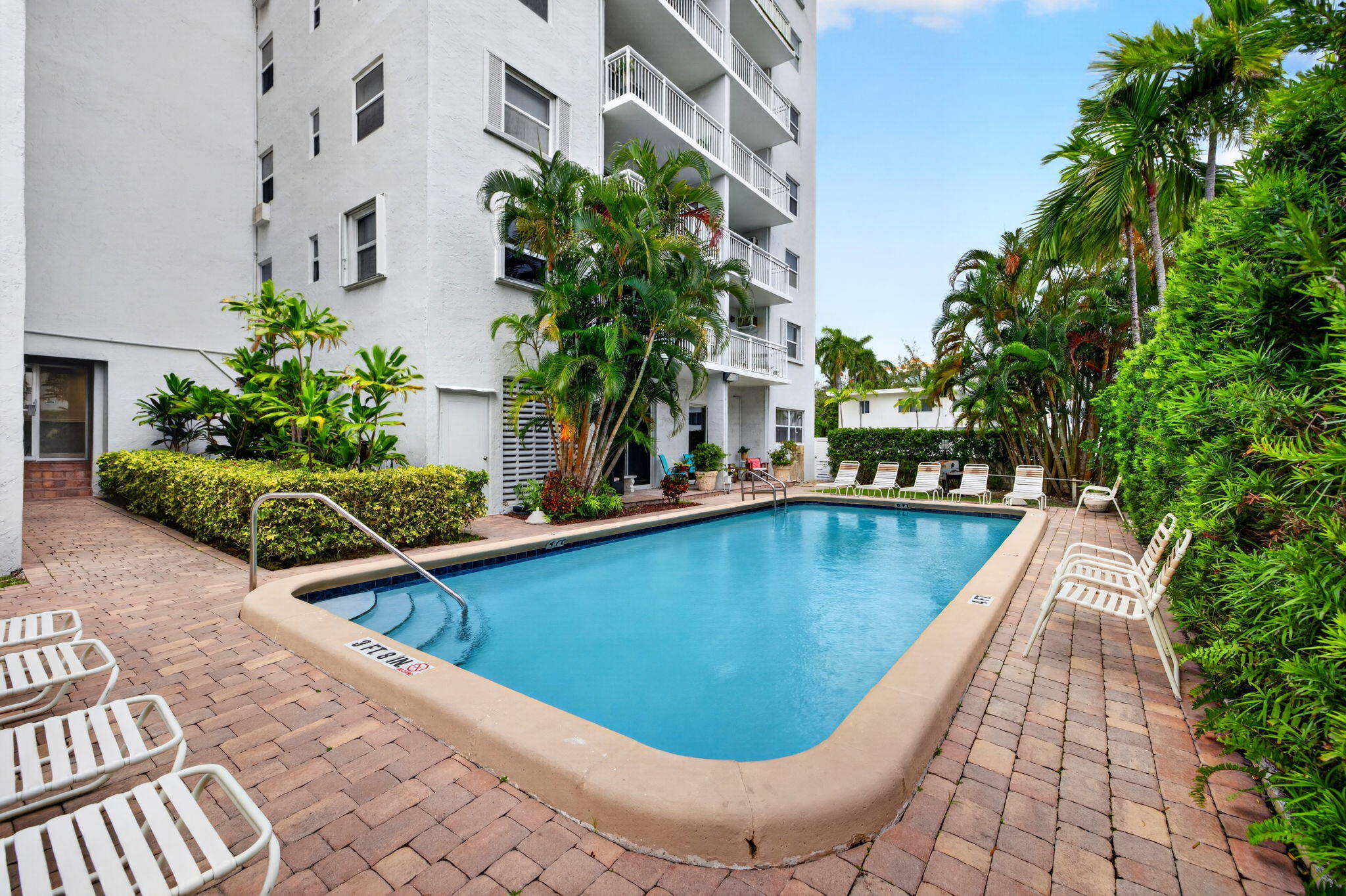LEISURE SANDS CONDO - Residential
