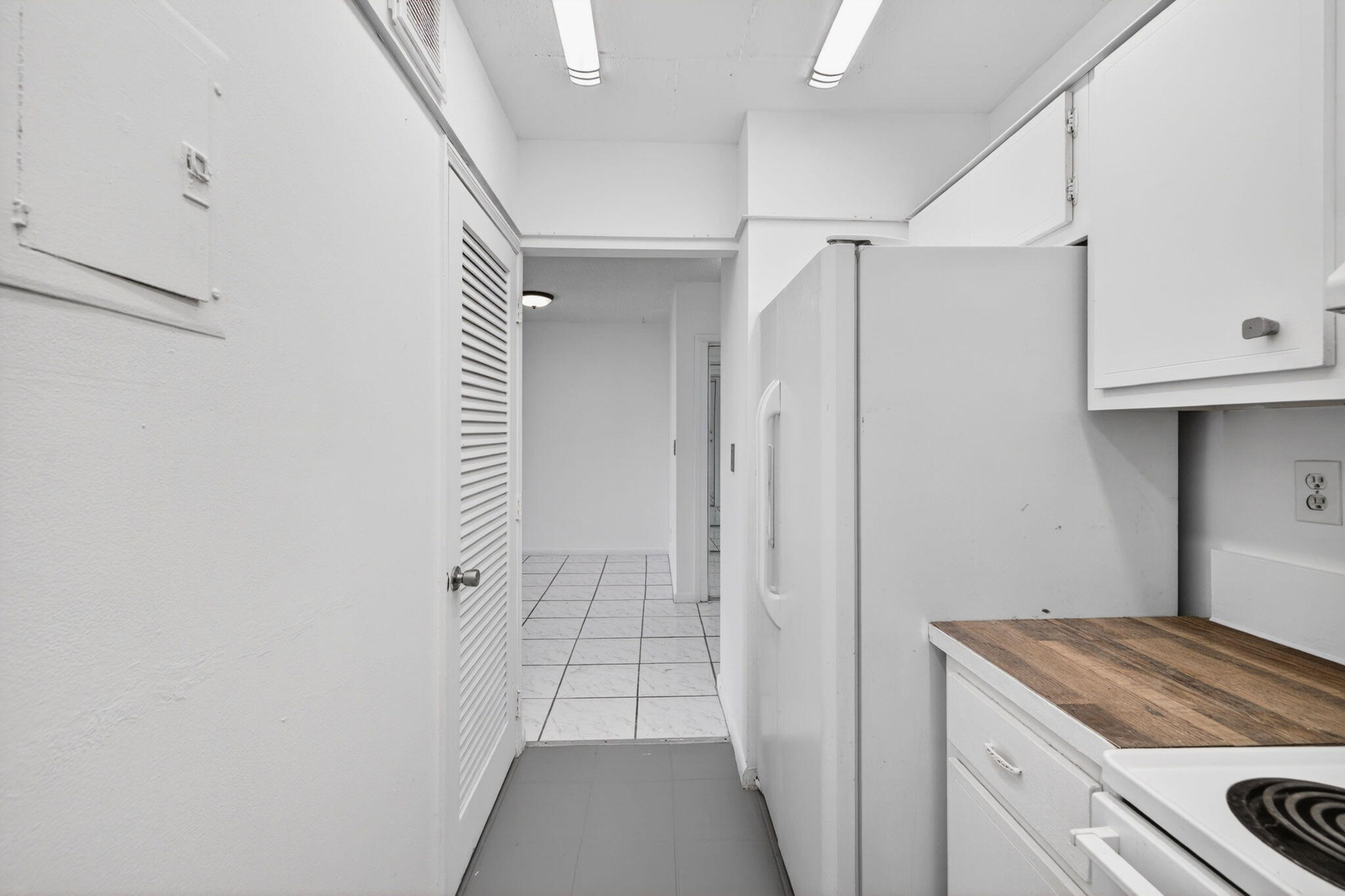 LEISURE SANDS CONDO - Residential