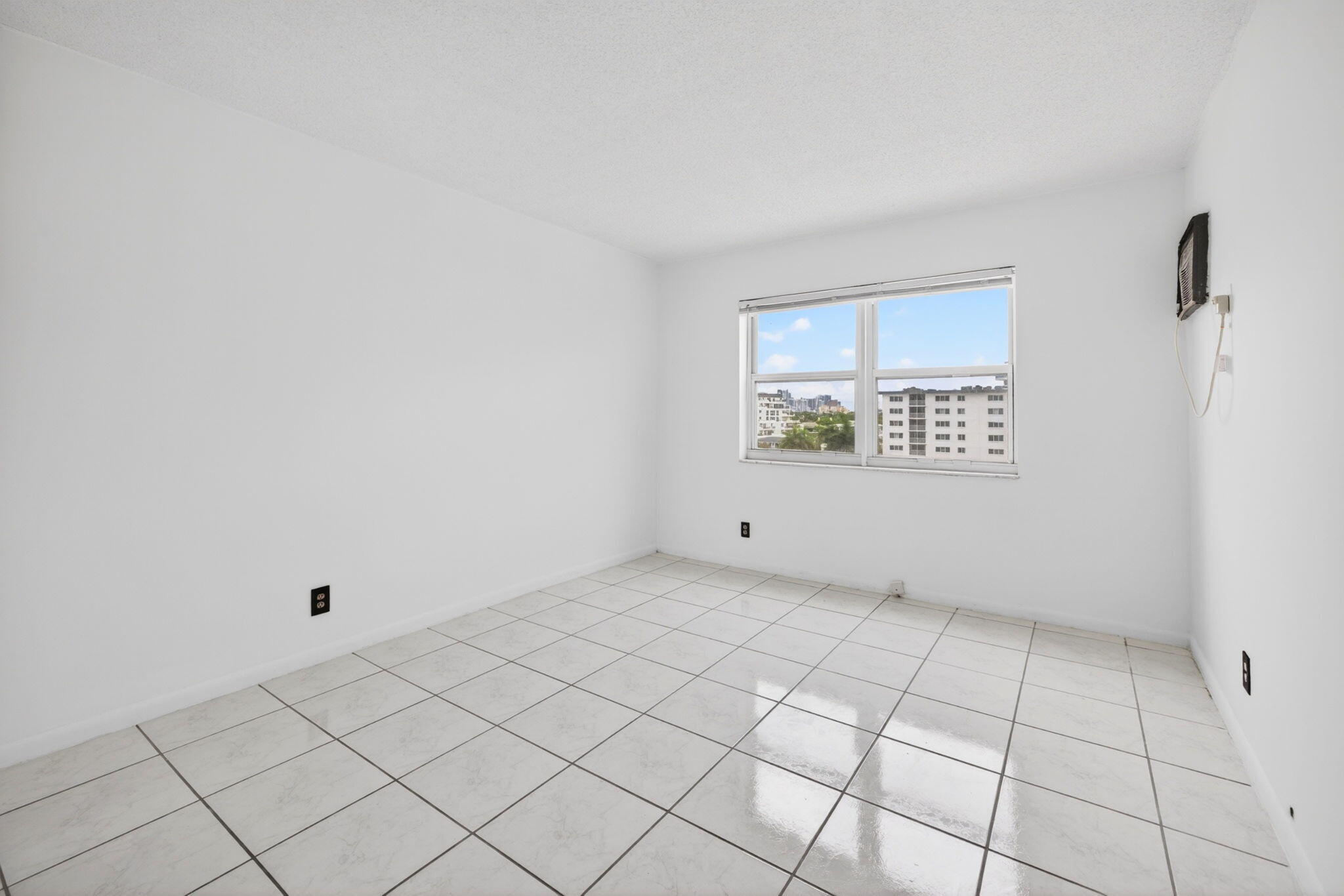 LEISURE SANDS CONDO - Residential