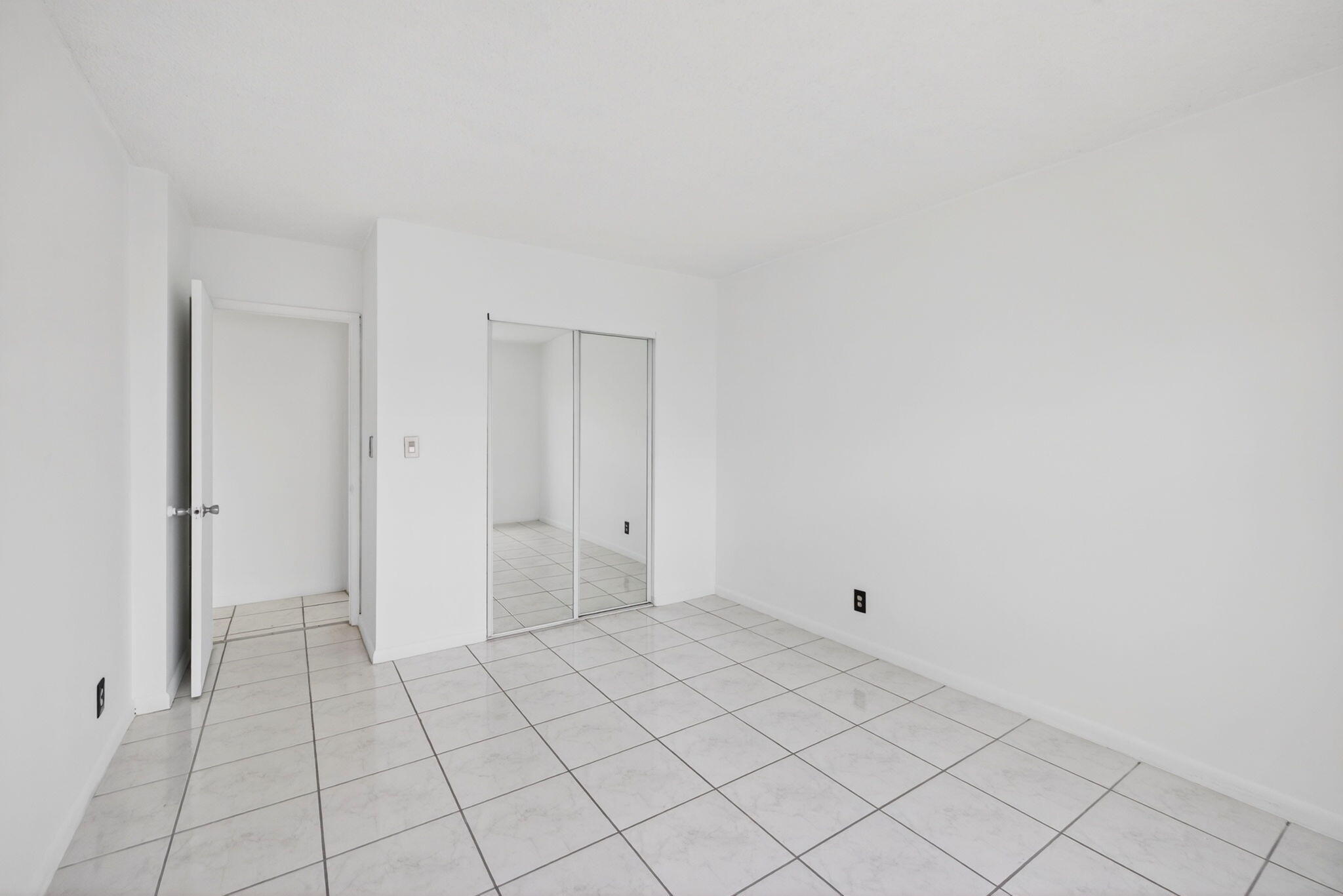 LEISURE SANDS CONDO - Residential