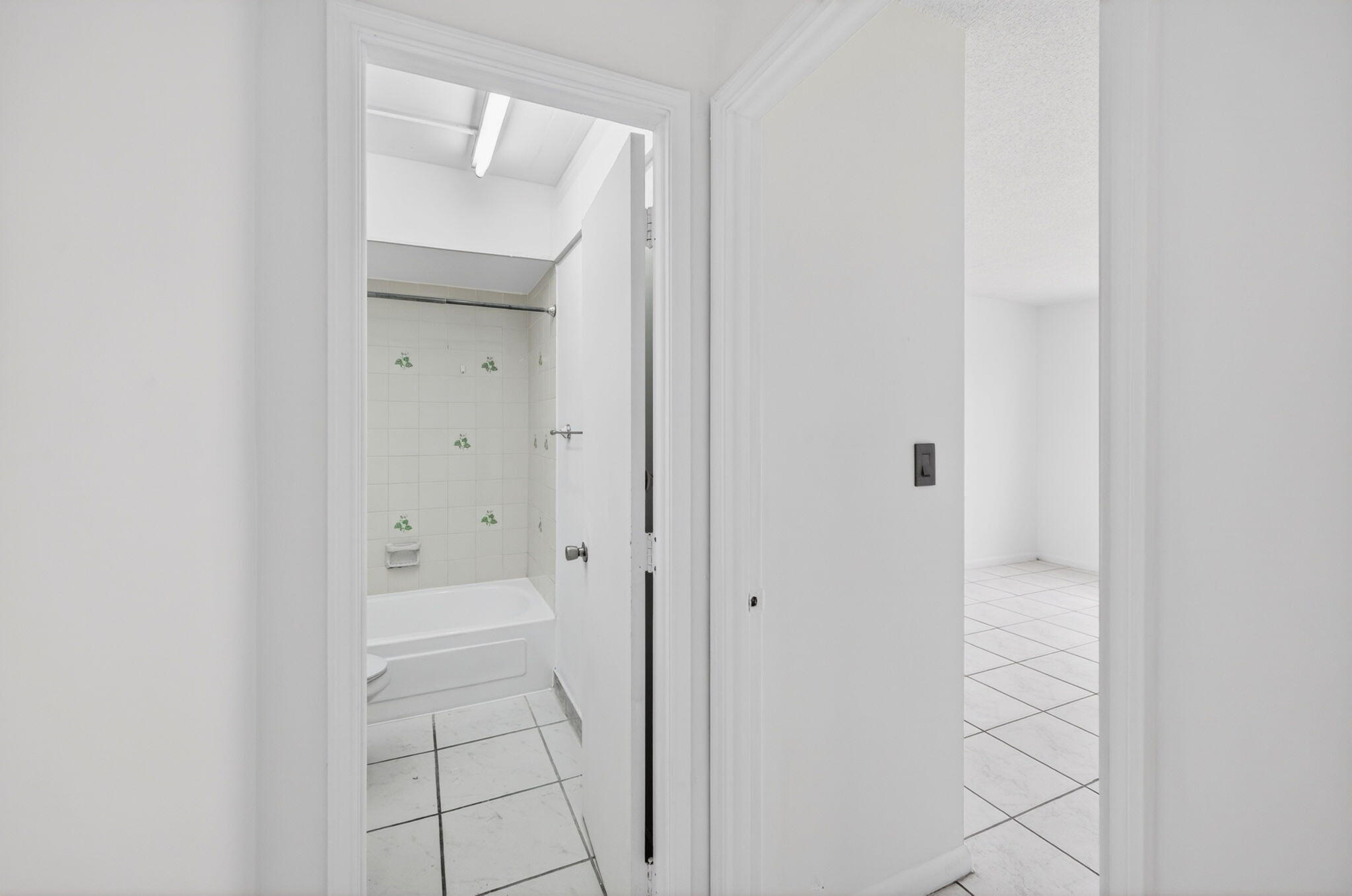 LEISURE SANDS CONDO - Residential