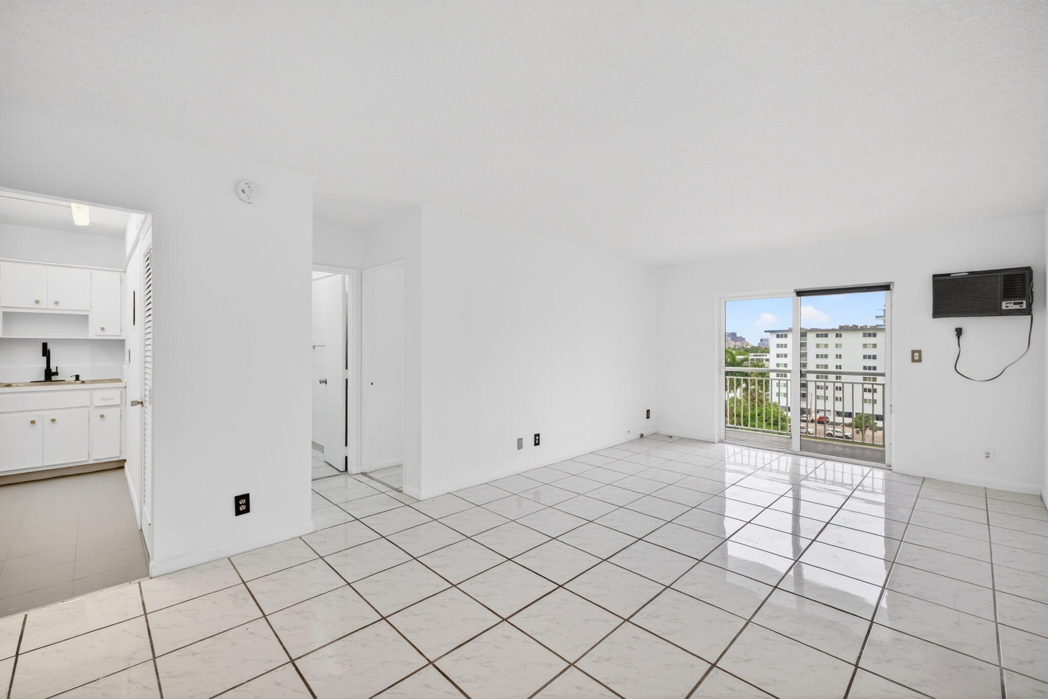 LEISURE SANDS CONDO - Residential