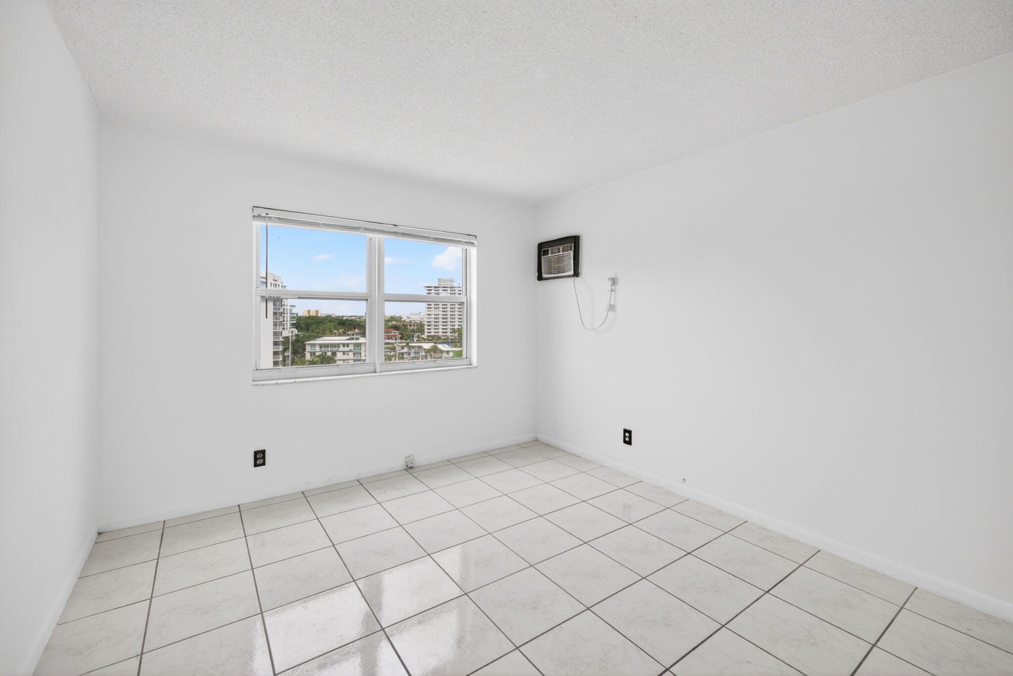 LEISURE SANDS CONDO - Residential