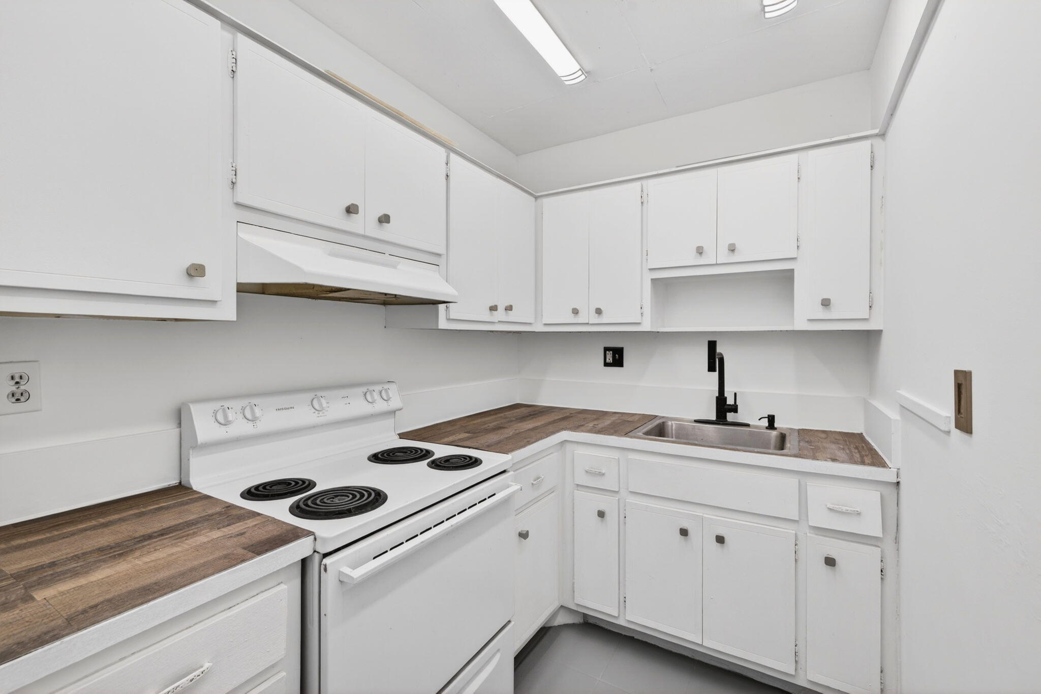 LEISURE SANDS CONDO - Residential