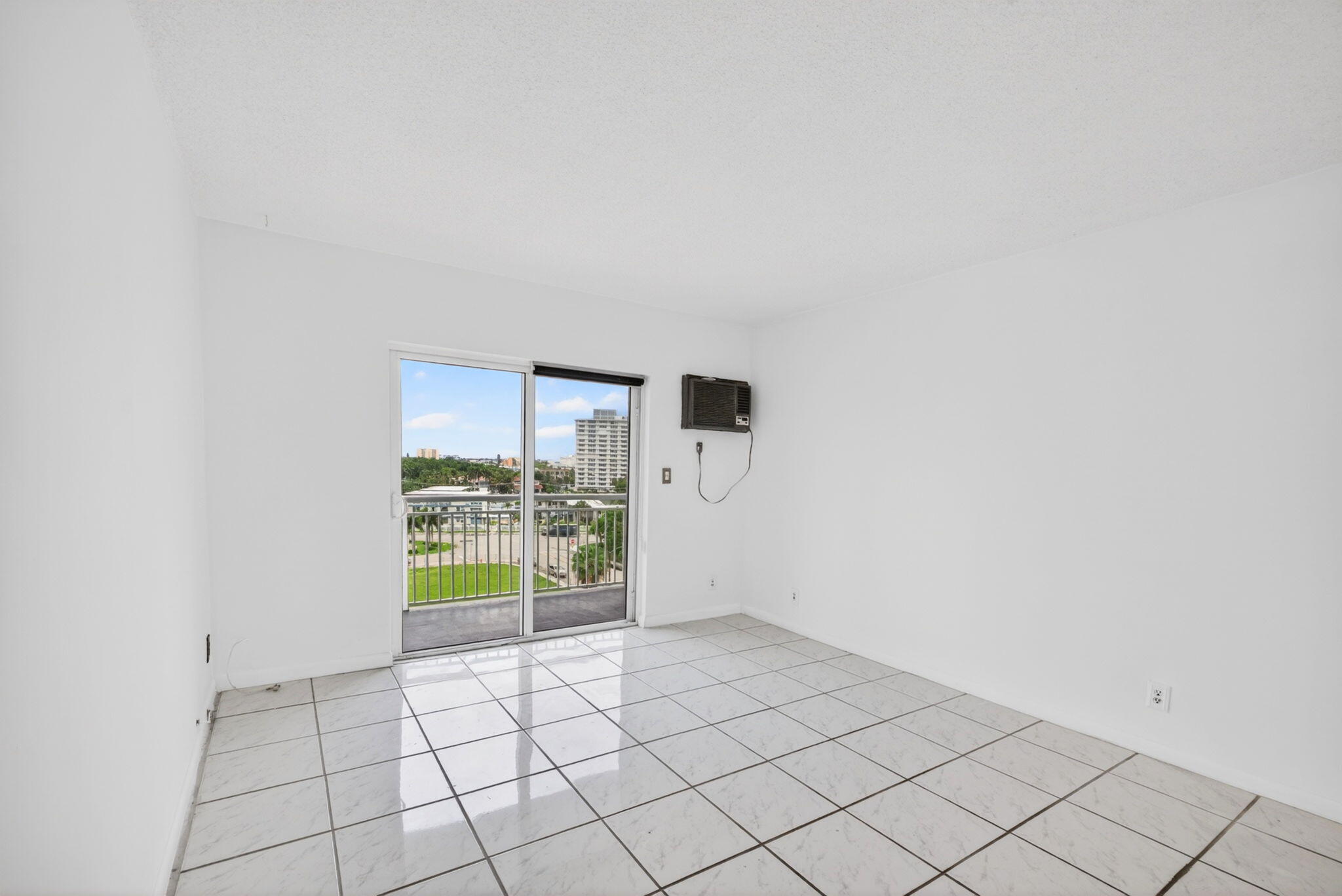 LEISURE SANDS CONDO - Residential