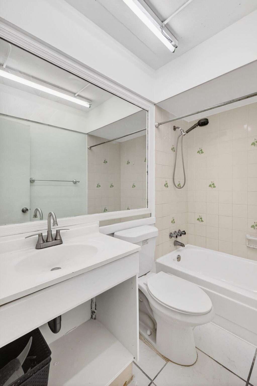 LEISURE SANDS CONDO - Residential