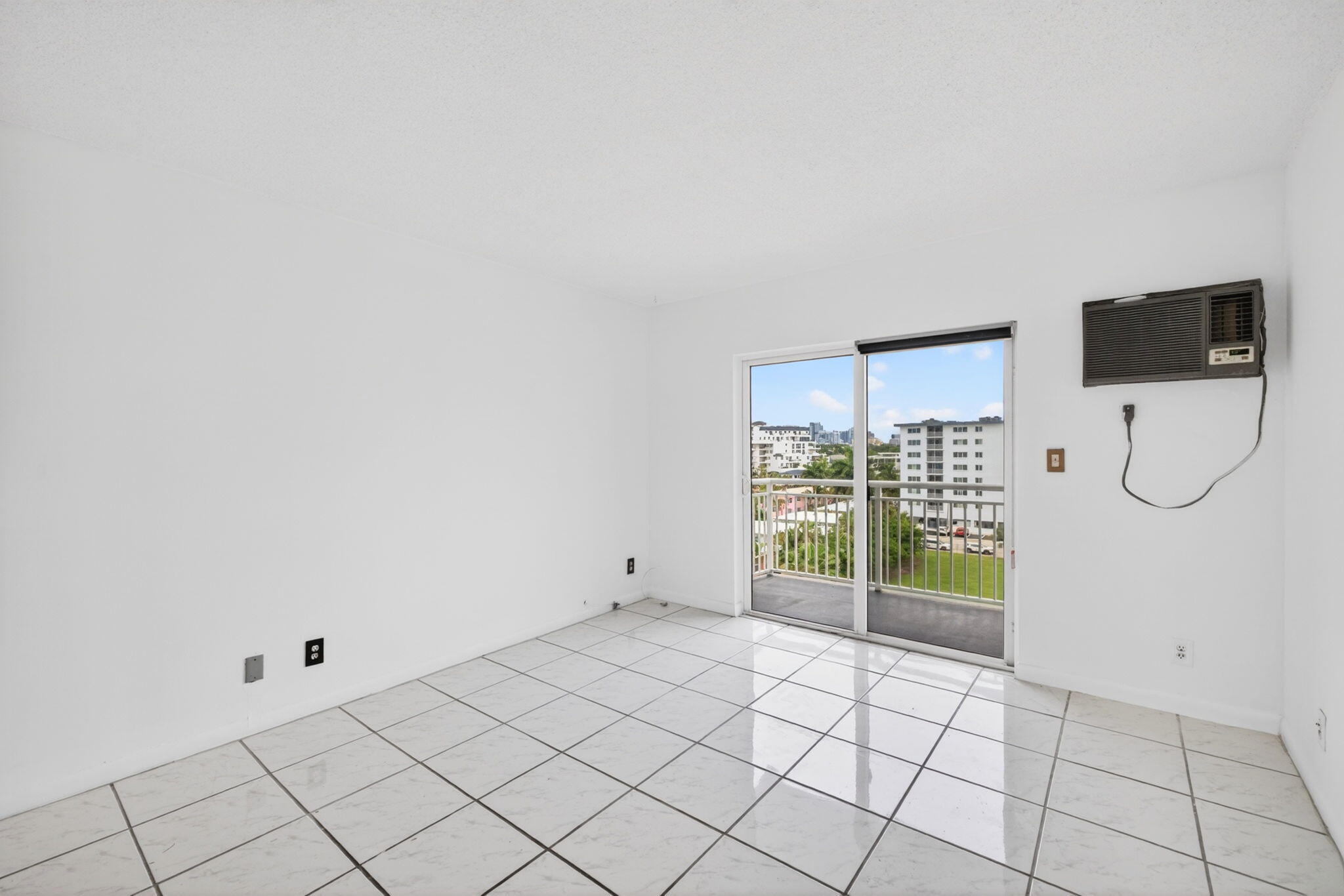 LEISURE SANDS CONDO - Residential