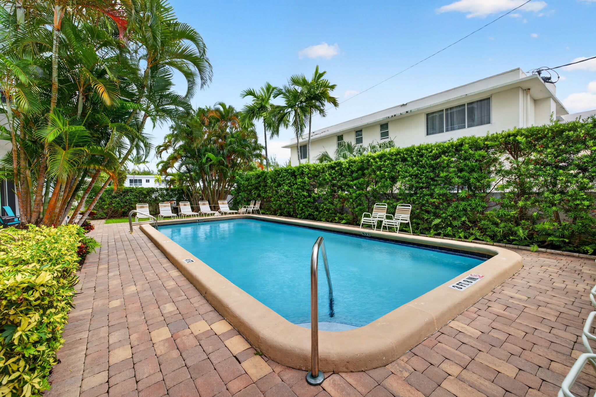 LEISURE SANDS CONDO - Residential